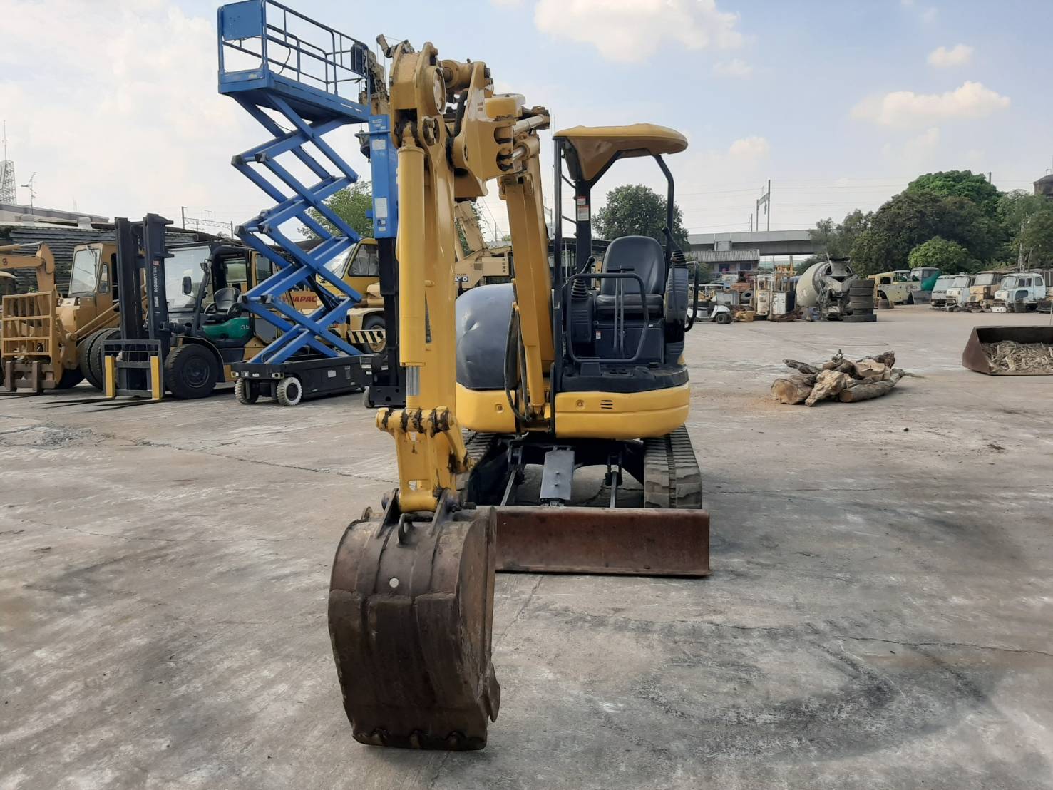 รถขุด KOMATSU PC30UU-3 ใช้งานมาน้อย