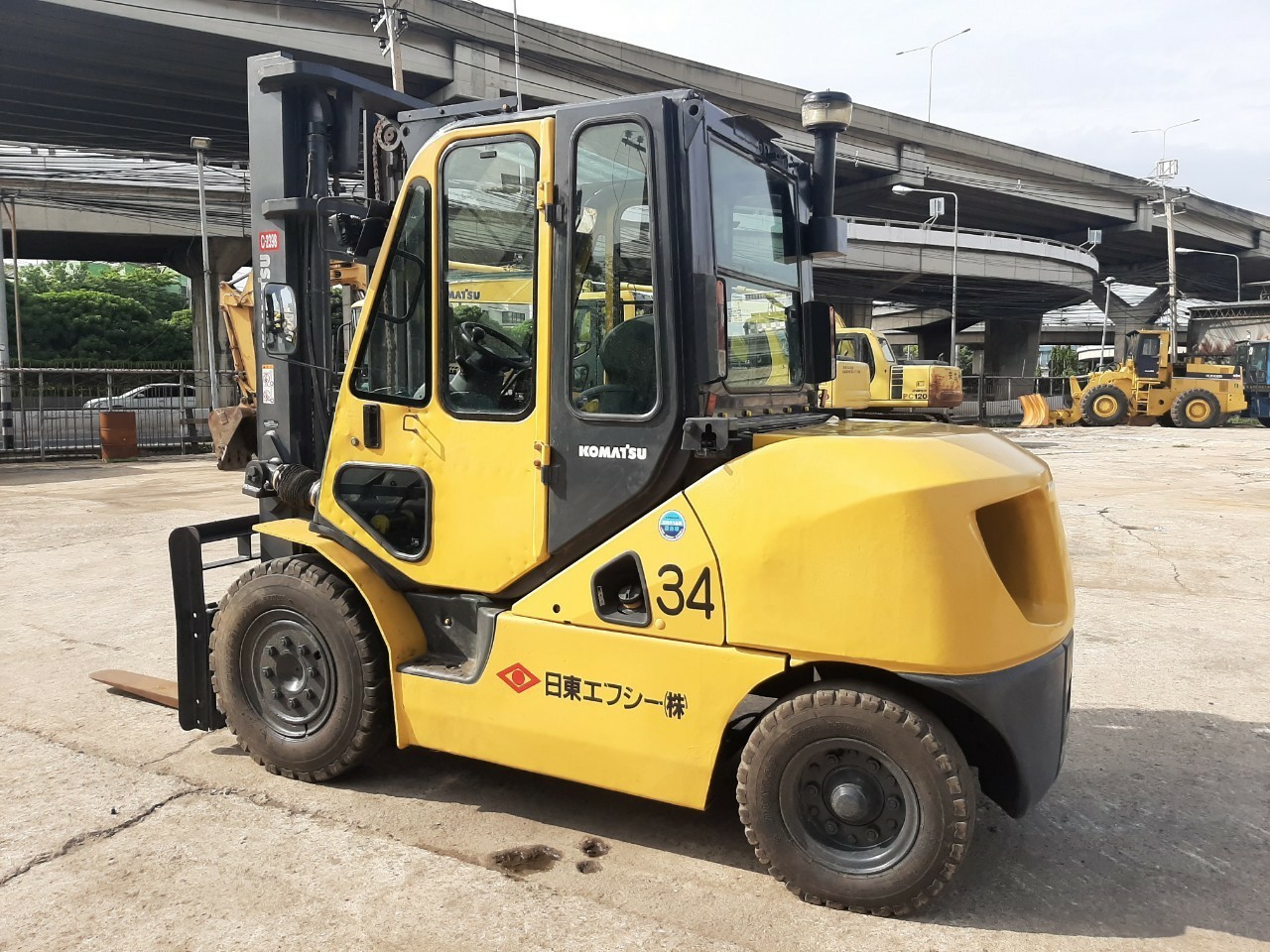 โฟลคลีฟท์ KOMATSU FD35-10 พร้อมใช้งาน สอบถามเพิ่มเติมที่คุณชัญญา 0658844400, www.nmc99.com