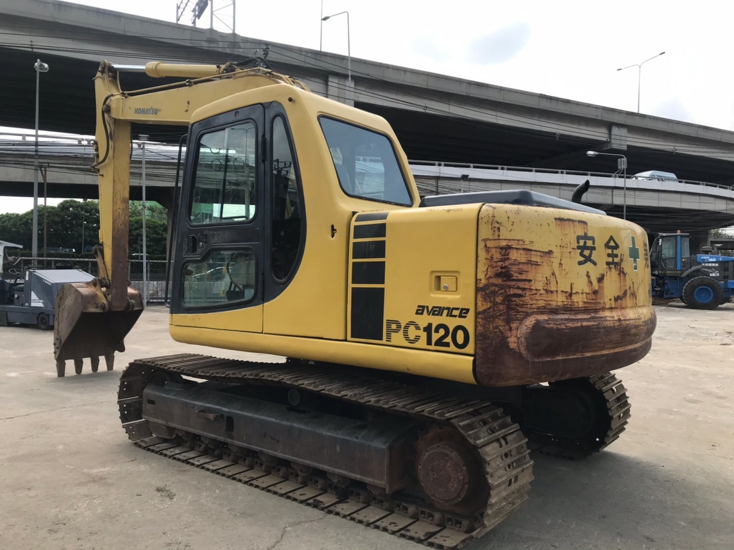 รถขุด KOMATSU PC120-6 พร้อมใช้งาน