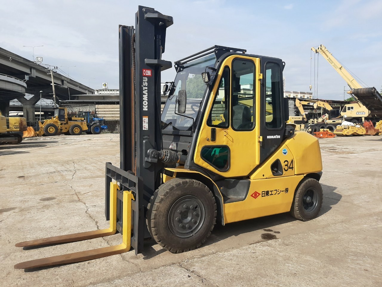 โฟลคลีฟท์ KOMATSU FD35-10 พร้อมใช้งาน สอบถามเพิ่มเติมที่คุณชัญญา 0658844400, www.nmc99.com