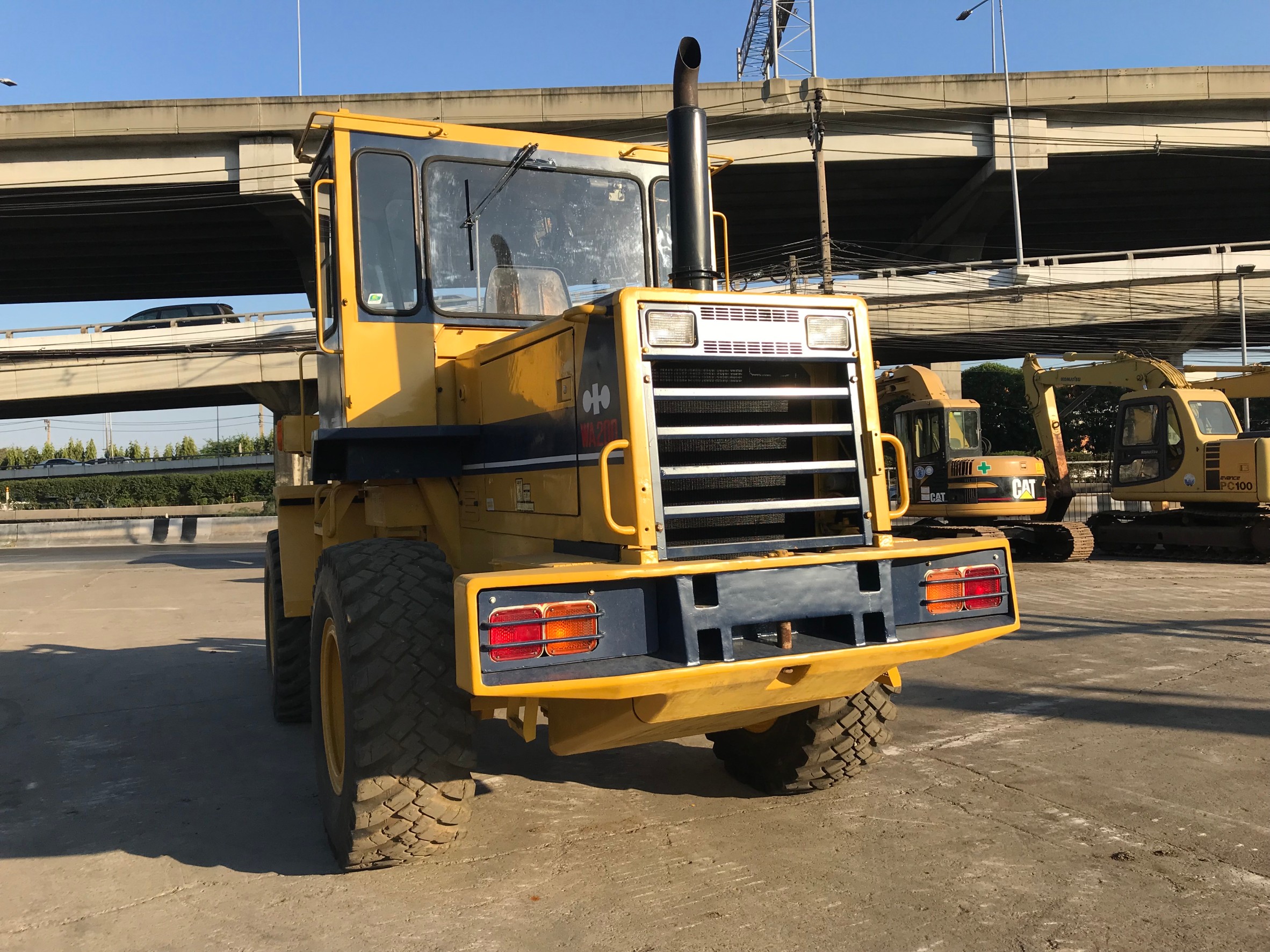 รถตัก KOMATSU WA200-1 ราคากันเอง สภาพเดิมๆจากนอก รถตัก KOMATSU WA200-1 ราคากันเอง สภาพเดิมๆจากนอก