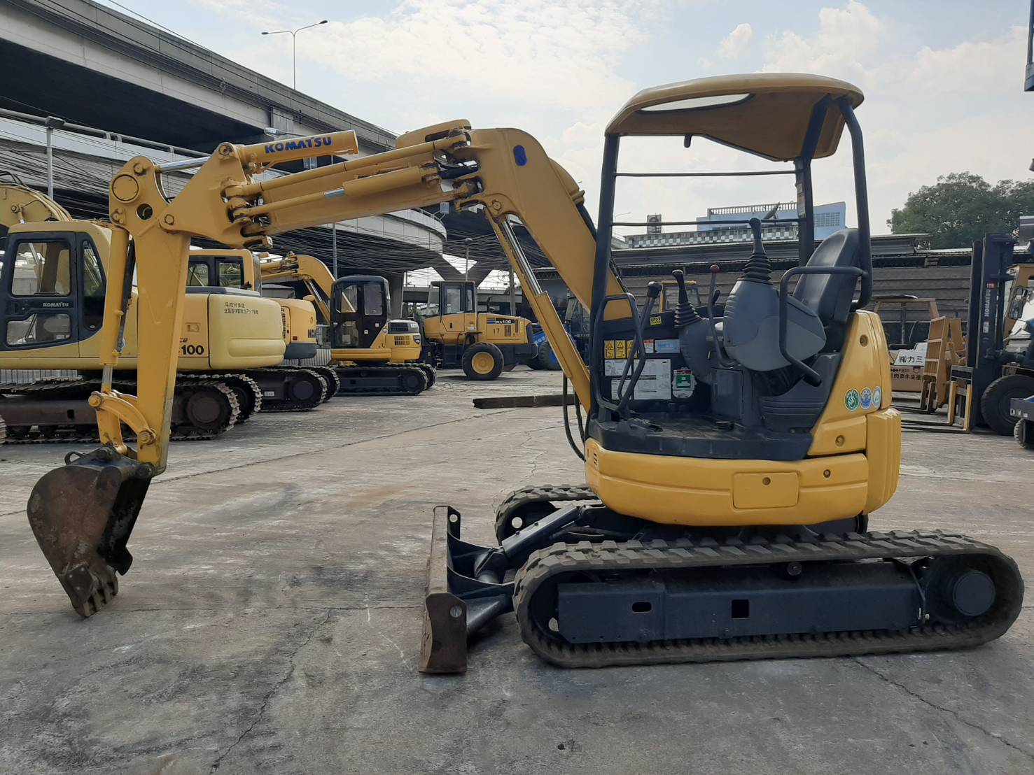 รถขุด KOMATSU PC30UU-3 ใช้งานมาน้อย