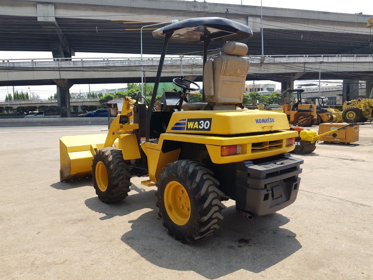 รถตัก KOMATSU WA30-5 พร้อมใช้งานรถสวย รายละเอียดสอบถามที่คุณชัญญา 0658844400, www.nmc99.com