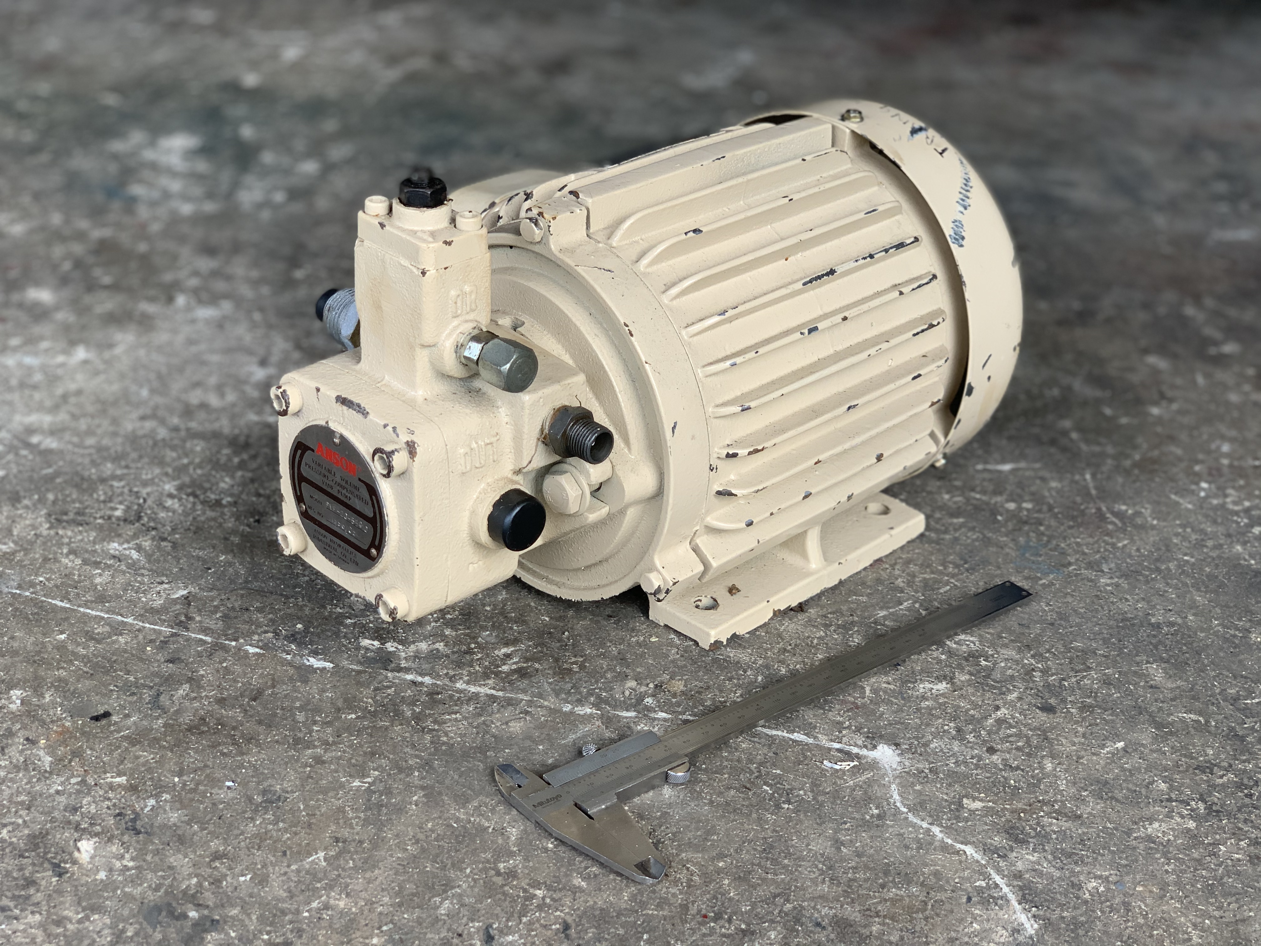 ขายชุดมอเตอร์ปั๊มไฮโดรลิค Anson Hydraulics ขนาด 2Hp. 220/380V made in Taiwan สภาพสวยใหม่มาก ใช้เทสงานไม่กี่ชั่วโมง พร้อมใช้งาน  ราคา 5,000 บาท