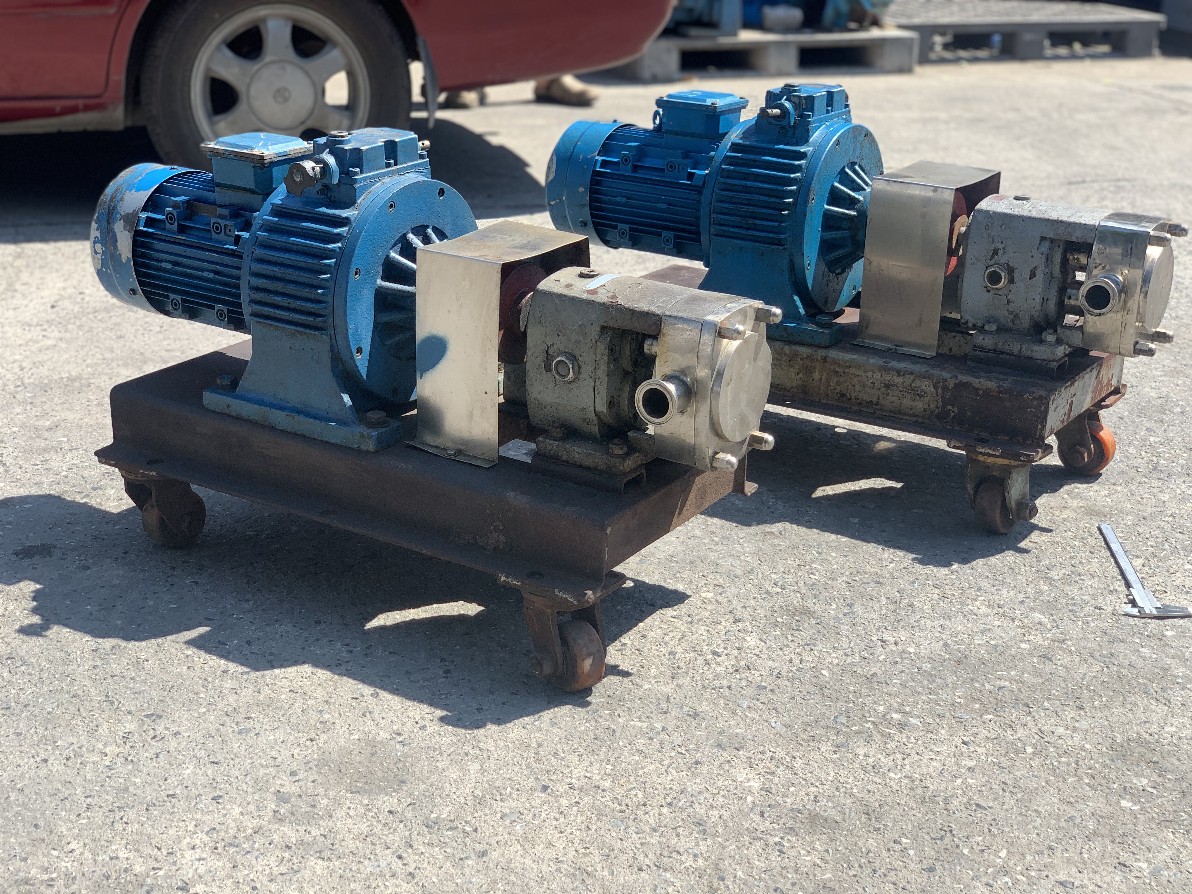 ขายหัวปั๊มดูดของเหนียวสแตนเลส พร้อมชุดแท่นมอเตอร์เกียร์ 3HP. 380V สภาพดีเดิมๆ ใช้ในงานผลิตอาหาร ดูดของเหนียว ของหนืด ดูดสารเคมีต่างๆ สภาพสวย หมุนนิ่ม พร้อมใช้งาน มี 2ชุดครับ