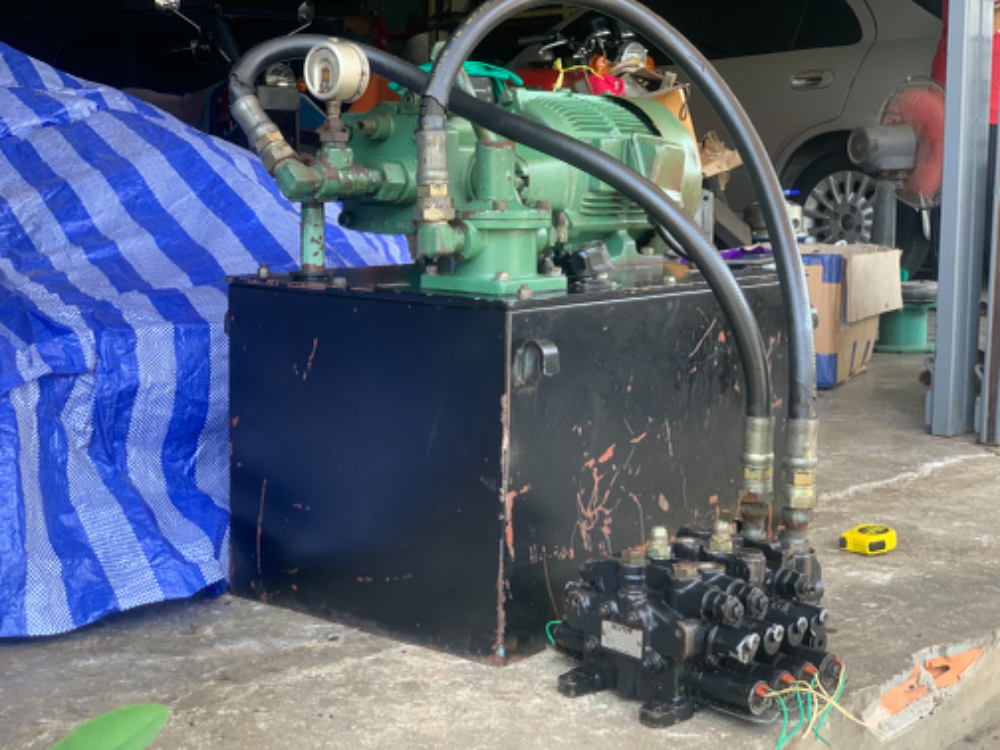 ขายชุดปั๊มน้ำมันไฮโดรลิค Daikin 5HP. 220V 3สาย (พร้อมแปลงไฟเป็น 380Vให้ครับ) made in Japan มีชุดวาล์วคอนโทรลมาให้ พร้อมใช้งาน ขายชุดปั๊มน้ำมันไฮโดรลิค Daikin 5HP. 220V 3สาย (พร้อมแปลงไฟเป็น 380Vให้ครับ) made in Japan มีชุดวาล์วคอนโทรลมาให้ พร้อมใช้งาน