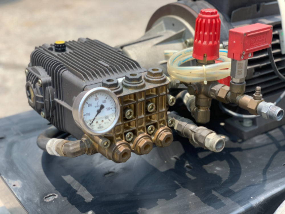 *** ของใหม่เก่าเก็บ*** เครื่องฉีดน้ำแรงดันสูง AR Annovi Reverberi ขนาด 20HP. 380V made in Italy สร้างแรงดันได้ถึง 350บาร์ แบบรถเข็น