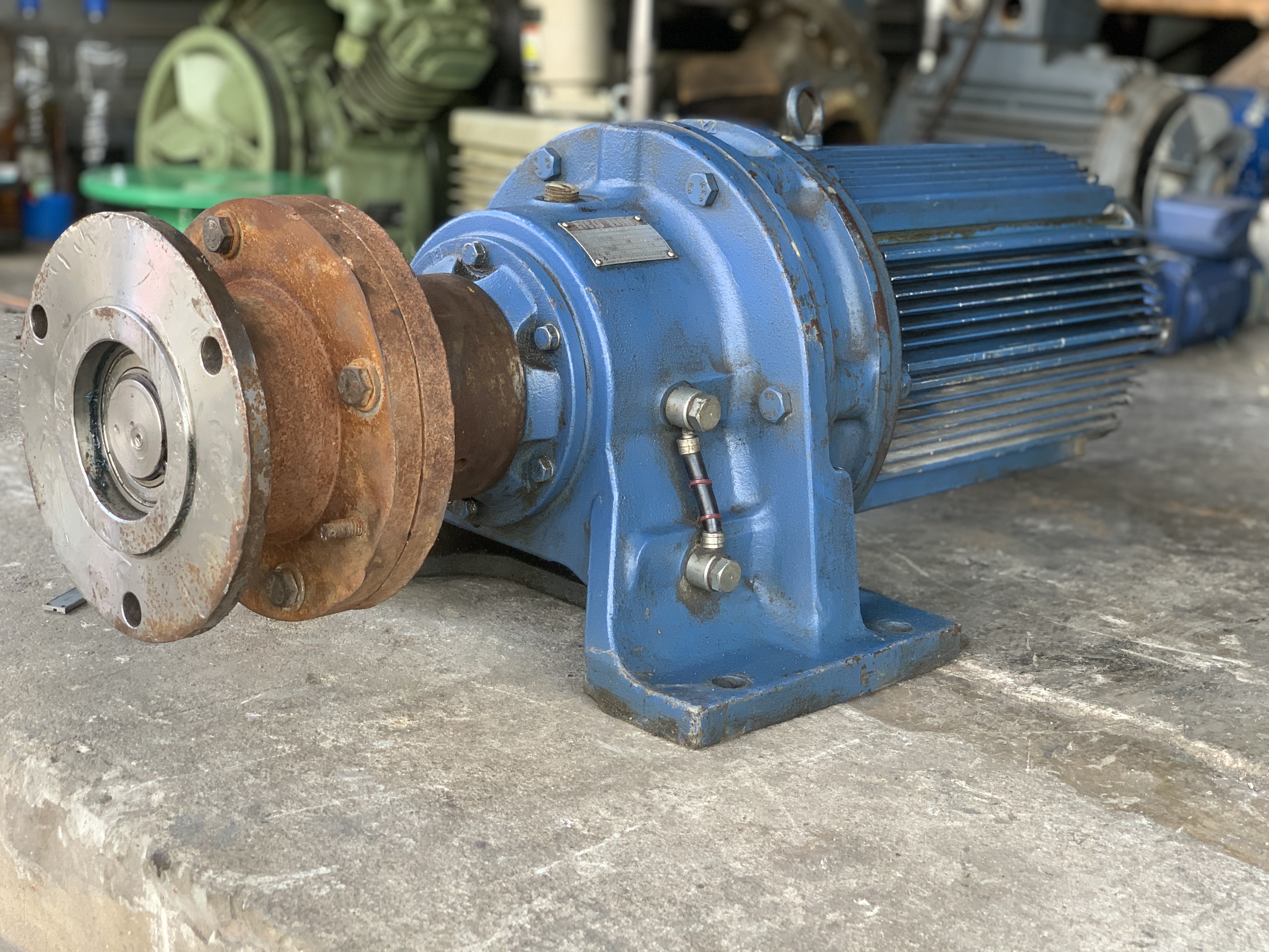 ขายมอเตอร์เกียร์ Cycrodrive Sumitomo 10HP. 380V อัตราทด 1:25 เพลาออกประมาณ 58 รอบต่อนาที made in Japan สภาพสวย(ไม่มีฝาครอบหลัง มีรุ่นนี้ให้ไปแทนครับ) หมุนนิ่ม พร้อมใช้งาน