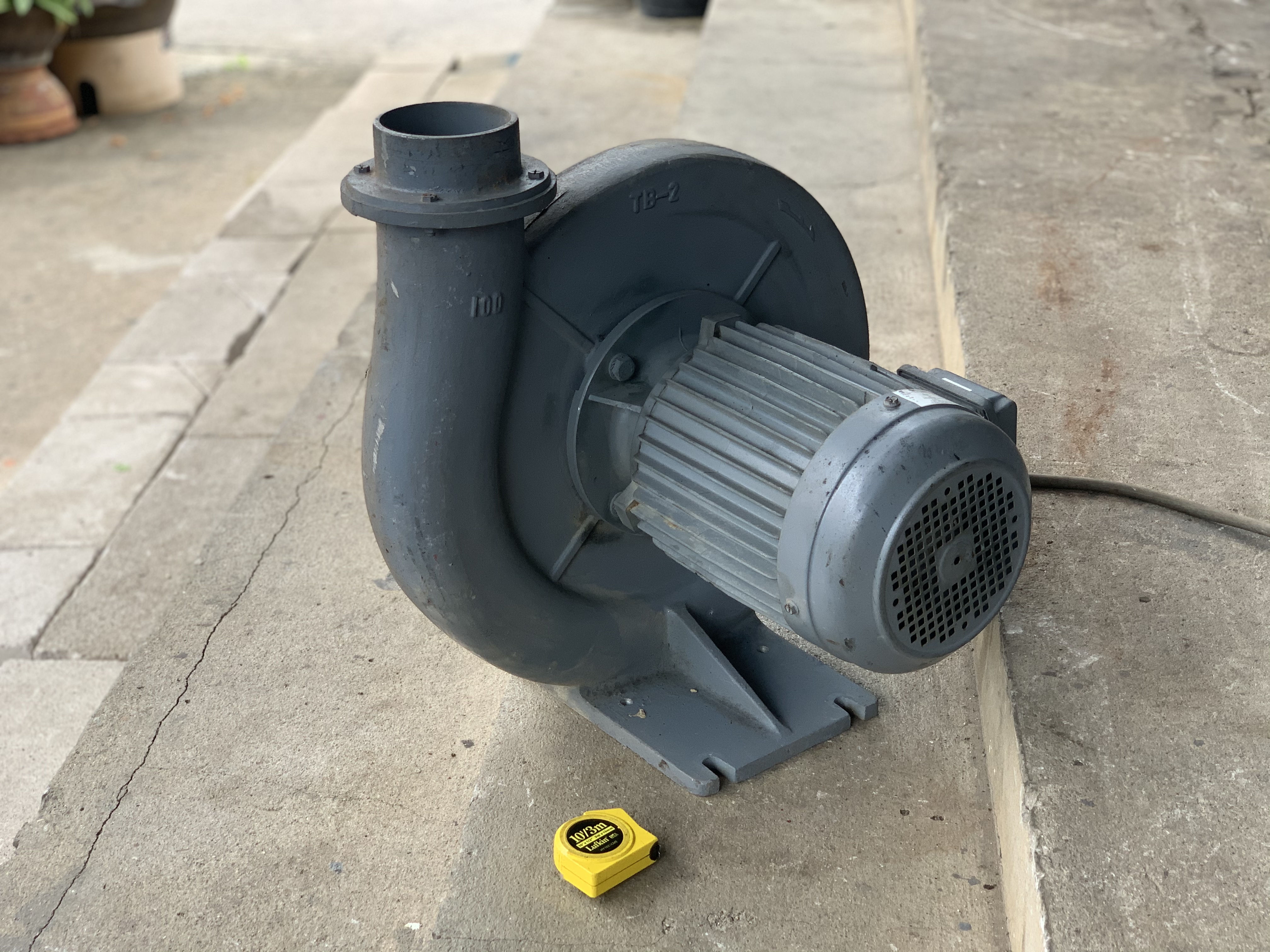 ขายพัดลมโบลเวอร์แรงดันสูง ดูด-เป่าอากาศ Turbo blower 2HP. 220/380V made in Taiwan สภาพสวยใหม่มาก หมุนนิ่ม ให้ลมแรงมาก พร้อมใช้งาน ราคา 4,800 บาท