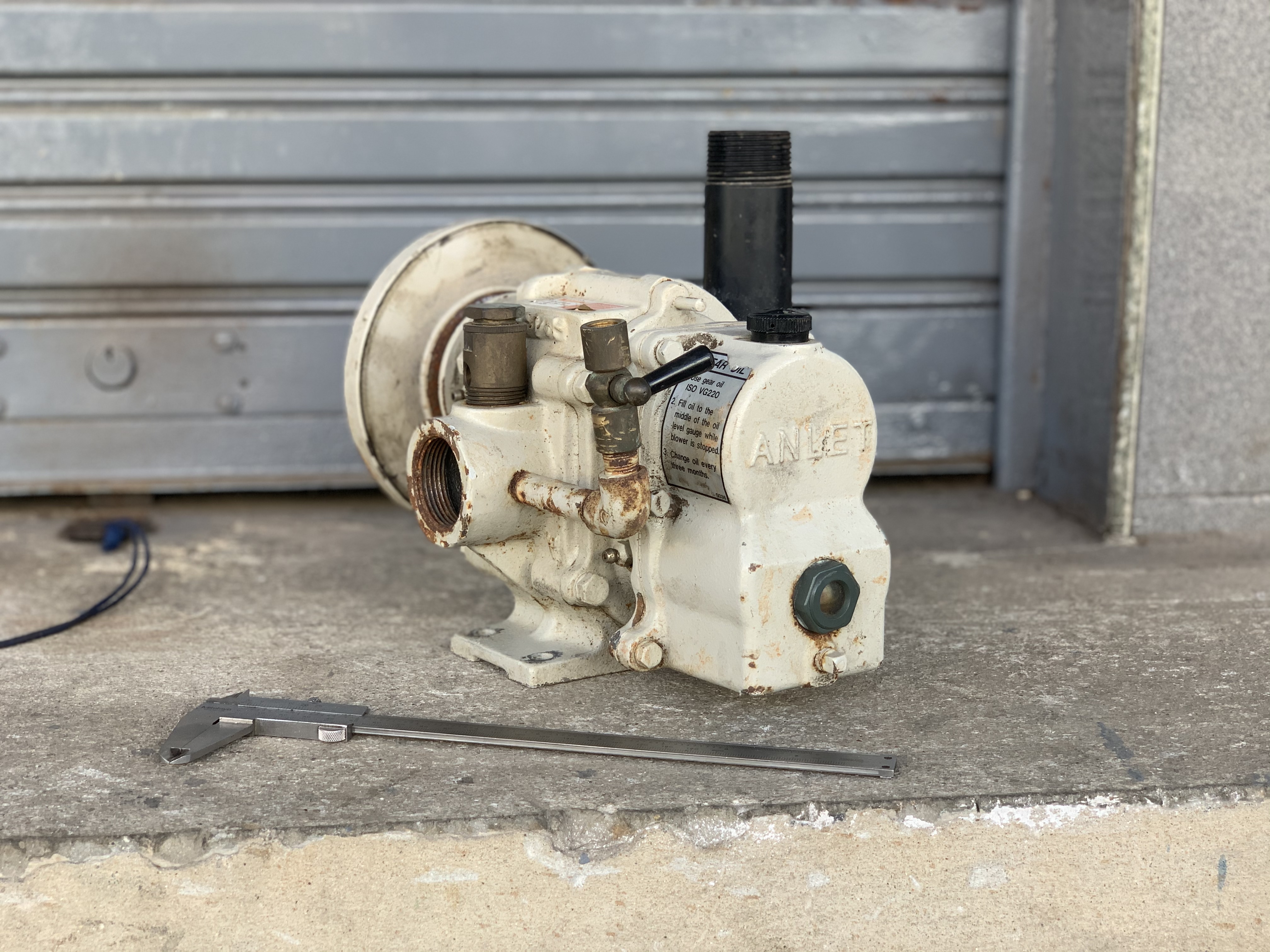 ขายรูทโบลเวอร์ดูด-อัดอากาศ Anlet blower เก่าญี่ปุ่น ขนาดท่อ 1.5นิ้ว สภาพสวยใหม่มาก หมุนนิ่ม  ดูดแรง ให้ลมดี พร้อมใช้งาน   ราคา 4,800บาท