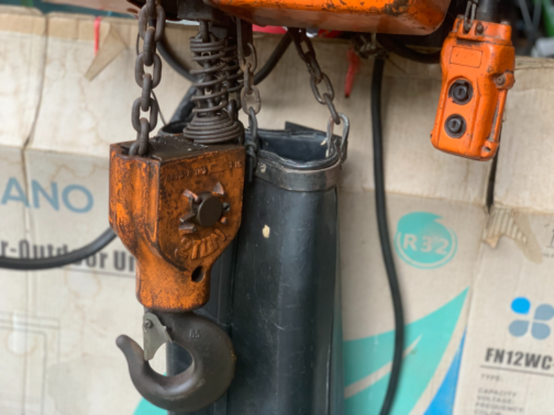 ขายรอกโซ่ไฟฟ้า Hitachi 2ton. 380V made in Japan รุ่นโซ่คู่ สภาพสวยใหม่มาก ถุงโซ่แตกนิดหน่อย พร้อมใช้งาน