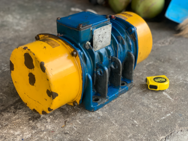 ขายมอเตอร์สั่น-เขย่า Visam 950W 380V made in Italy สภาพเดิมๆ ตัวใหญ่ สั่นแรง หมุนนิ่ม พร้อมใช้งาน ขายมอเตอร์สั่น-เขย่า Visam 950W 380V made in Italy สภาพเดิมๆ ตัวใหญ่ สั่นแรง หมุนนิ่ม พร้อมใช้งาน