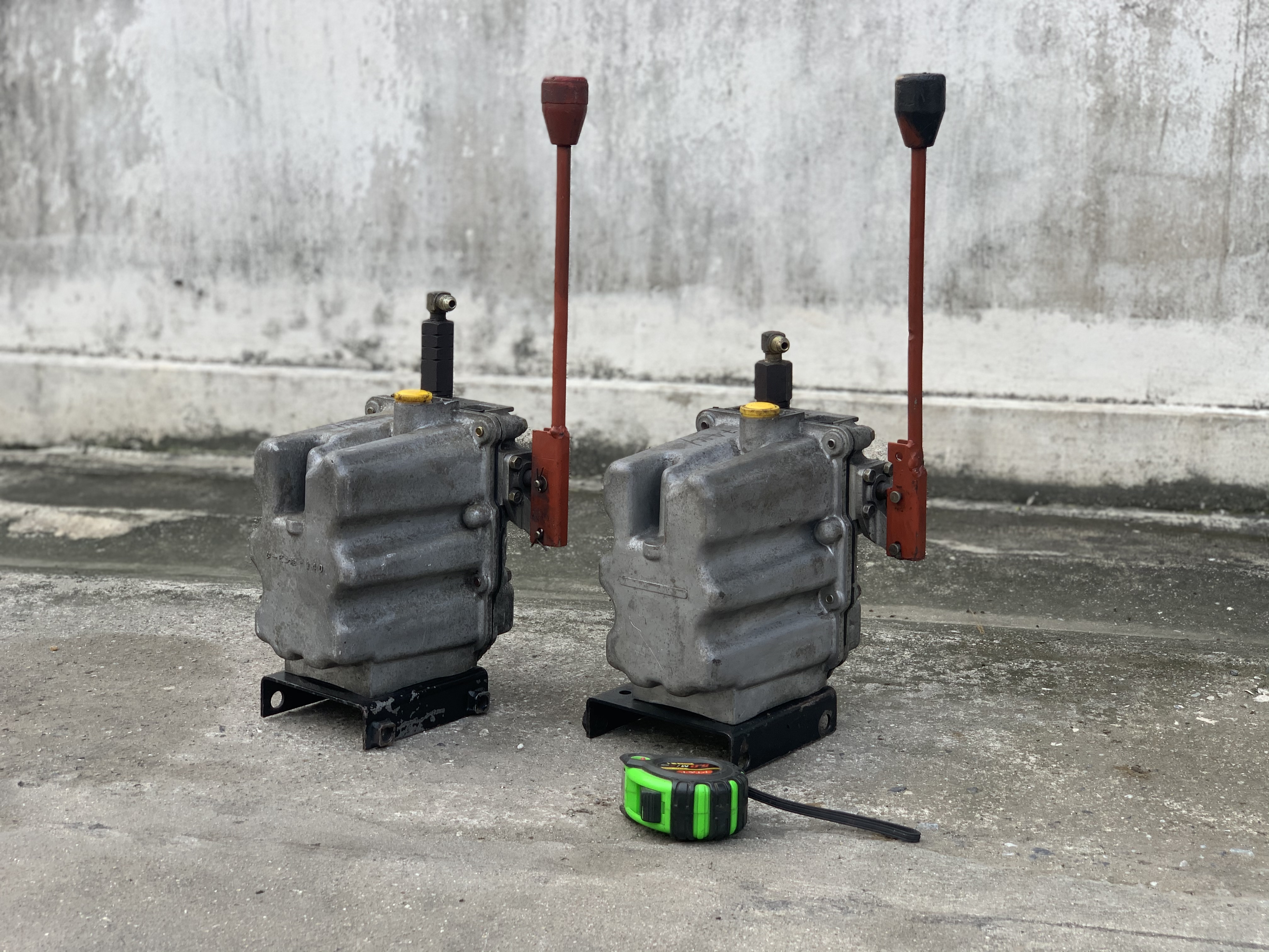 ขายชุดหัวปั๊มไฮโดรลิค พร้อมคอนโทรลมือโยก และถังน้ำมันในตัว made in Japan