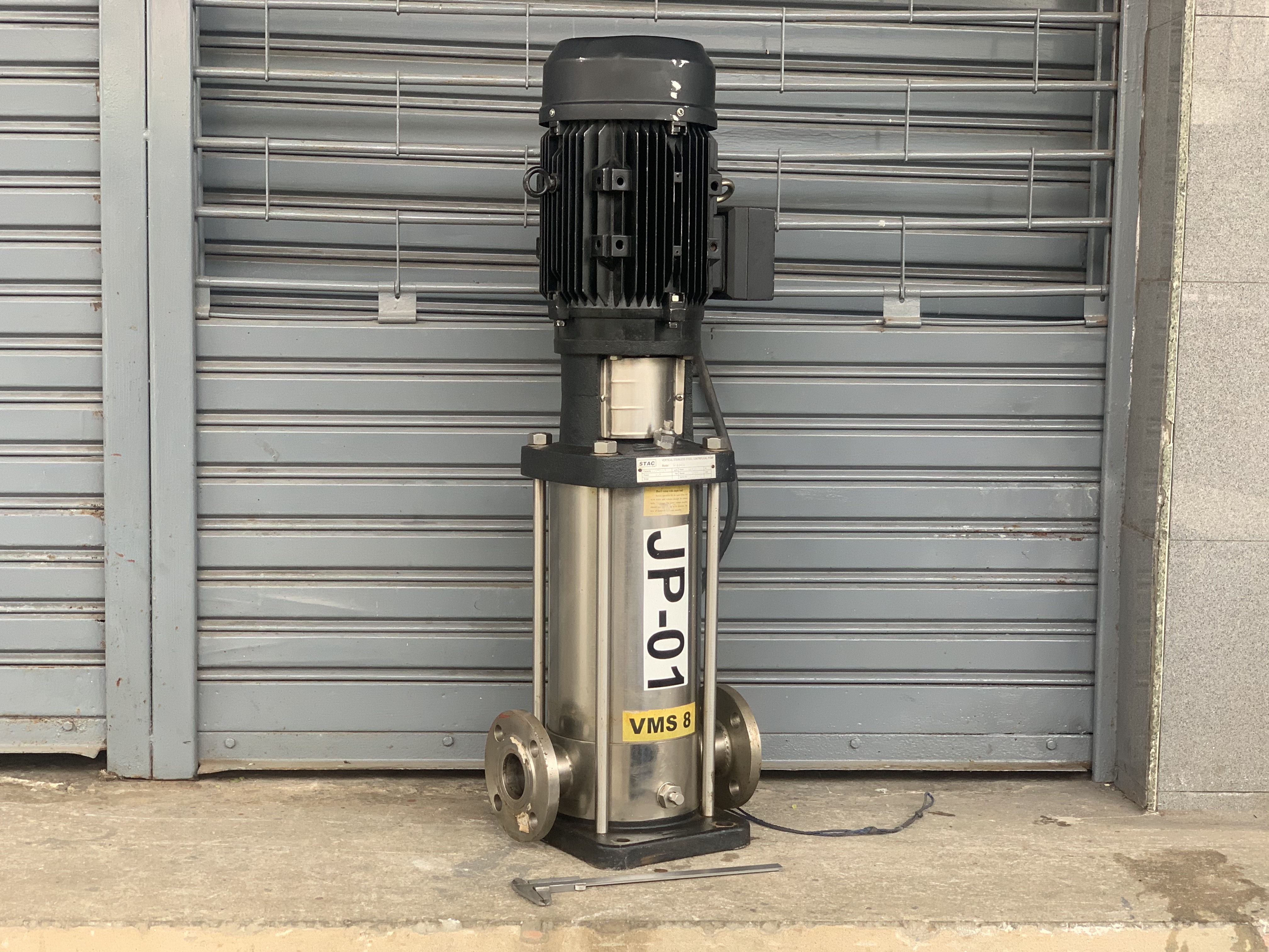 ขายปั๊มน้ำแรงดันสูงทรงตั้งสเเตนเลส Stac 4HP. 220/380V ขนาดท่อ 2นิ้ว แรงดันสูงส่งไกล สภาพสวยใหม่มาก หมุนนิ่ม พร้อมใช้งาน