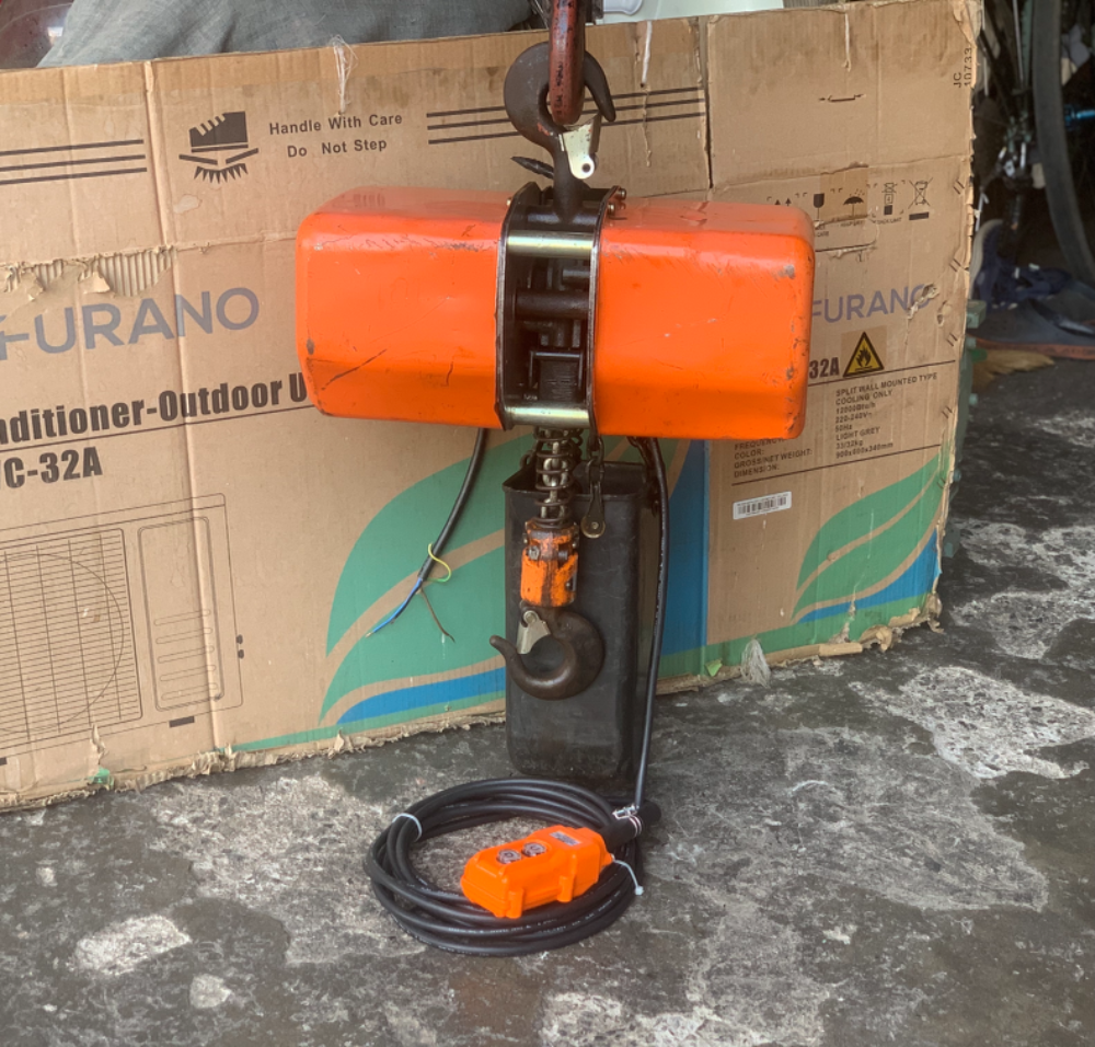 ขายรอกโซ่ไฟฟ้า Hitachi 1ton. 380V made in Japan สภาพสวยใหม่มาก แทบไม่ได้ใช้งานครับ อุปกรณ์ครบ พร้อมใช้งาน