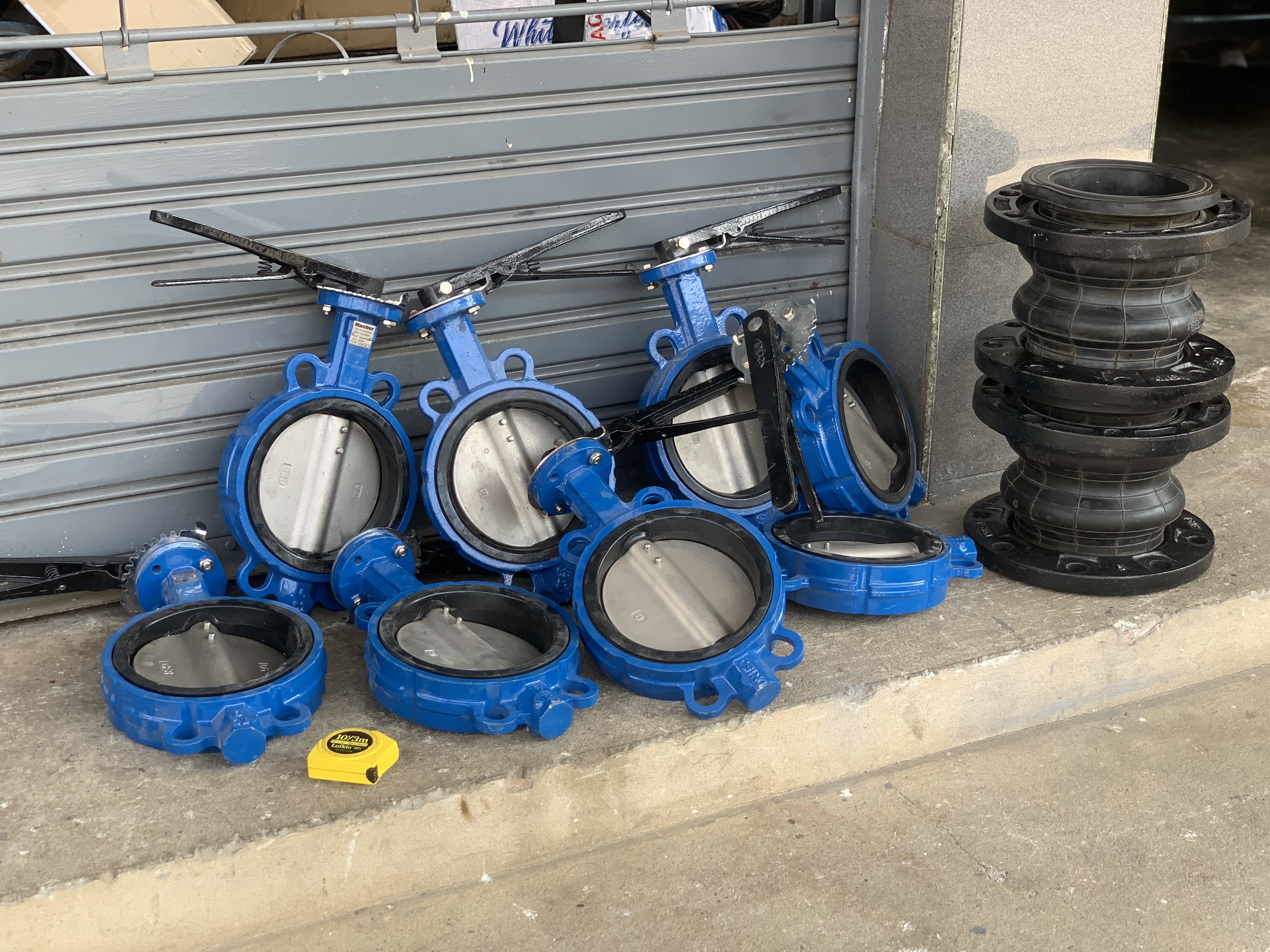 *** ของใหม่ไม่เคยใช้งาน *** ขายวาล์วผีเสื้อสแตนเลส+ข้อต่อกันสะบัด หลายขนาดครับ