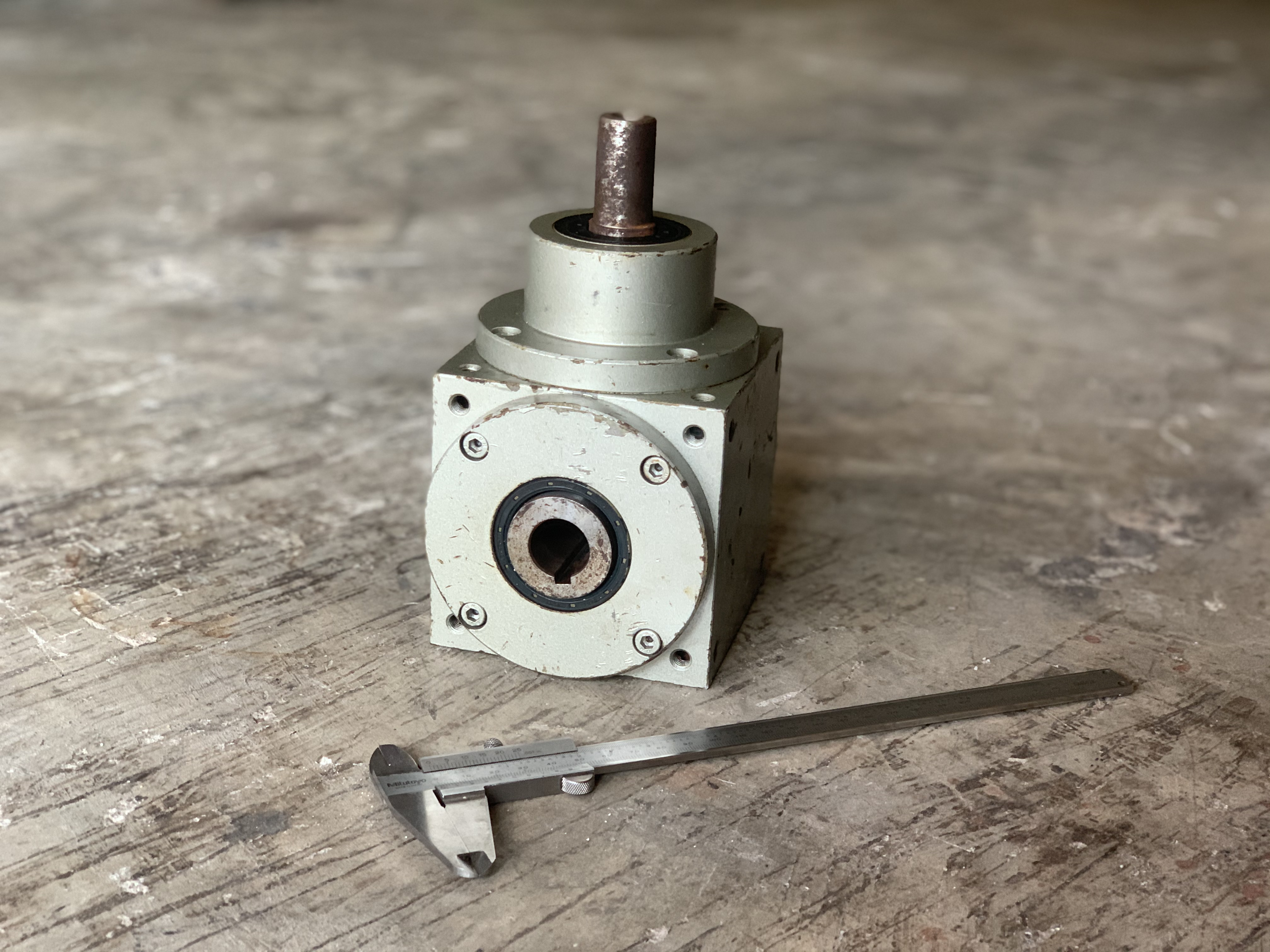 ขายหัวเกียร์ 3ทาง Atek made in Germany แบบอัตราทด 1:1 สภาพสวยใหม่มาก หายากครับ หมุนนิ่ม ดัดแปลงใช้งานได้หลากหลายรูปแบบครับ ขายหัวเกียร์ 3ทาง Atek made in Germany แบบอัตราทด 1:1 สภาพสวยใหม่มาก หายากครับ หมุนนิ่ม ดัดแปลงใช้งานได้หลากหลายรูปแบบครับ