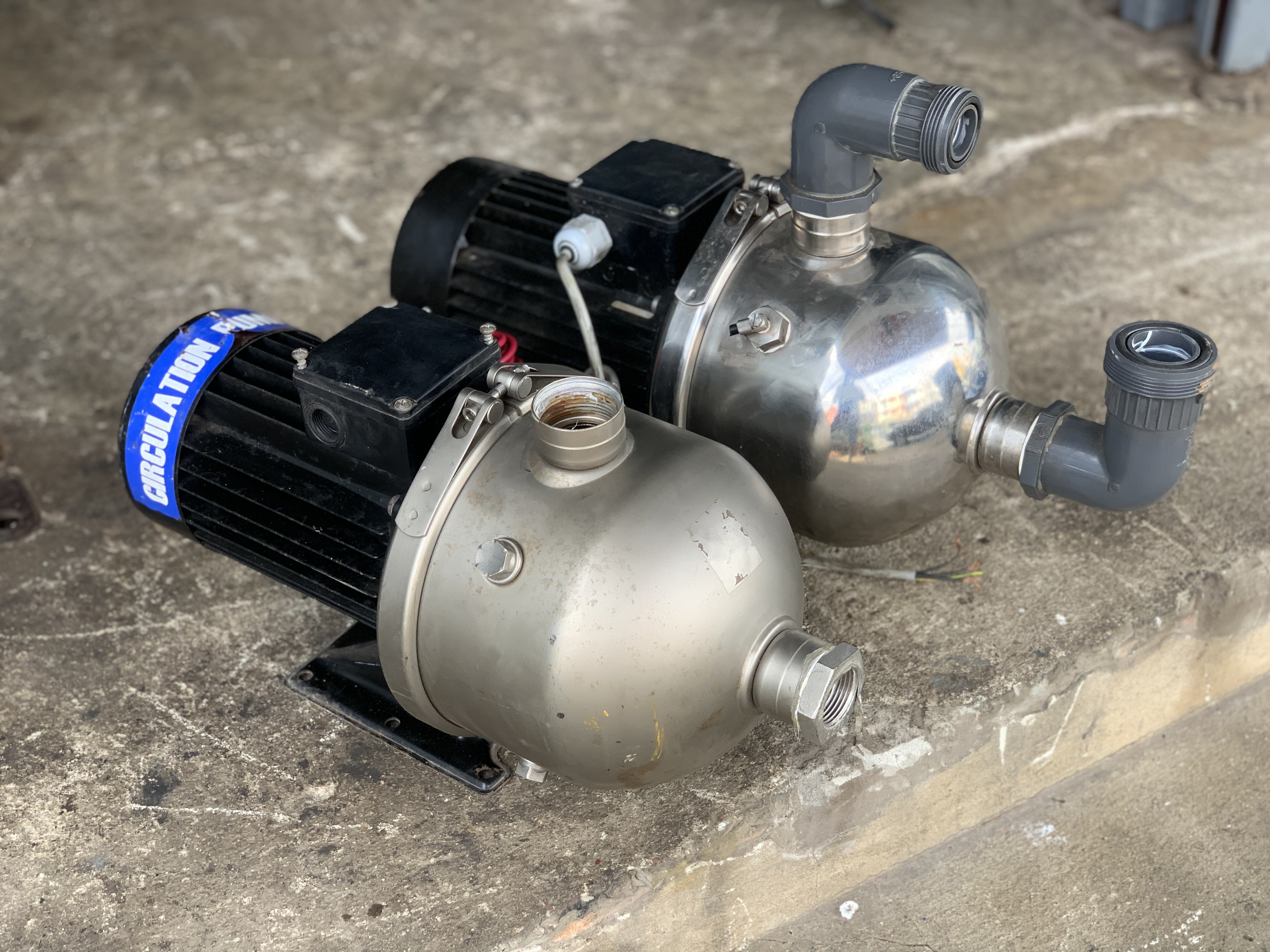 ขายปั๊มน้ำแรงดันสูงหัวปั๊มสแตนเลส Grundfos 2HP. 220/380V made in Germany สภาพสวยใหม่มาก หมุนนิ่ม พร้อมใช้งาน มี 2ตัวครับ ราคาตัวละ 6,200 บาท ขายปั๊มน้ำแรงดันสูงหัวปั๊มสแตนเลส Grundfos 2HP. 220/380V made in Germany สภาพสวยใหม่มาก หมุนนิ่ม พร้อมใช้งาน มี 2ตัวครับ ราคาตัวละ 6,200 บาท