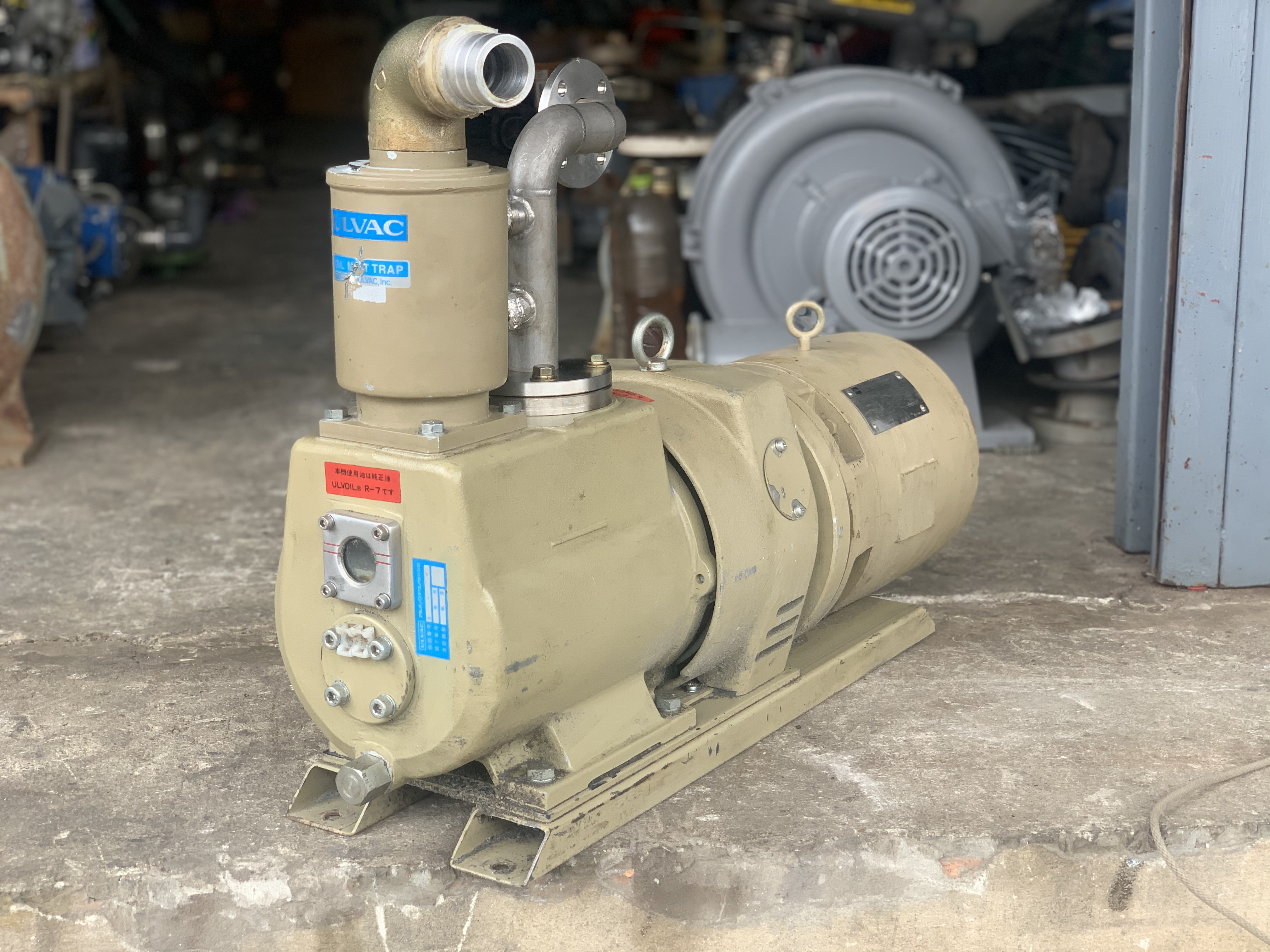 ขายปั๊มแวคคั่มสุญญากาศ ULVAC pump 1.5HP. 220V 3สาย( แปลงไฟให้ได้ครับ ) made in Japan สภาพสวยใหม่มาก หมุนนิ่ม ดูดแรง พร้อมใช้งาน ราคา 9,500 บาท ขายปั๊มแวคคั่มสุญญากาศ ULVAC pump 1.5HP. 220V 3สาย( แปลงไฟให้ได้ครับ ) made in Japan สภาพสวยใหม่มาก หมุนนิ่ม ดูดแรง พร้อมใช้งาน ราคา 9,500 บาท