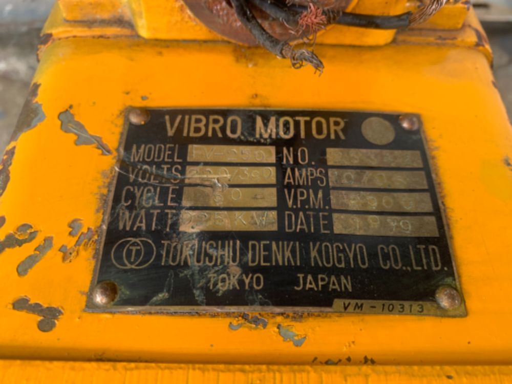 ขายมอเตอร์สั่น-เขย่า Vabration Motor 250W 380V made in Japan สภาพสวยเดิมๆ หมุนนิ่ม ตุ้มปรับความแรงได้ พร้อมใช้งาน ขายมอเตอร์สั่น-เขย่า Vabration Motor 250W 380V made in Japan สภาพสวยเดิมๆ หมุนนิ่ม ตุ้มปรับความแรงได้ พร้อมใช้งาน