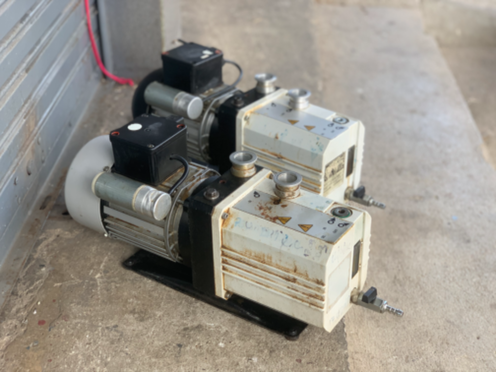 ขายปั๊มแวคคั่มสุญญากาศ Trivac 450W 220V ไฟบ้าน(หายาก) made in Germany สภาพสวย หมุนนิ่ม ดูดแรง พร้อมใช้งาน มี 2ตัวครับ