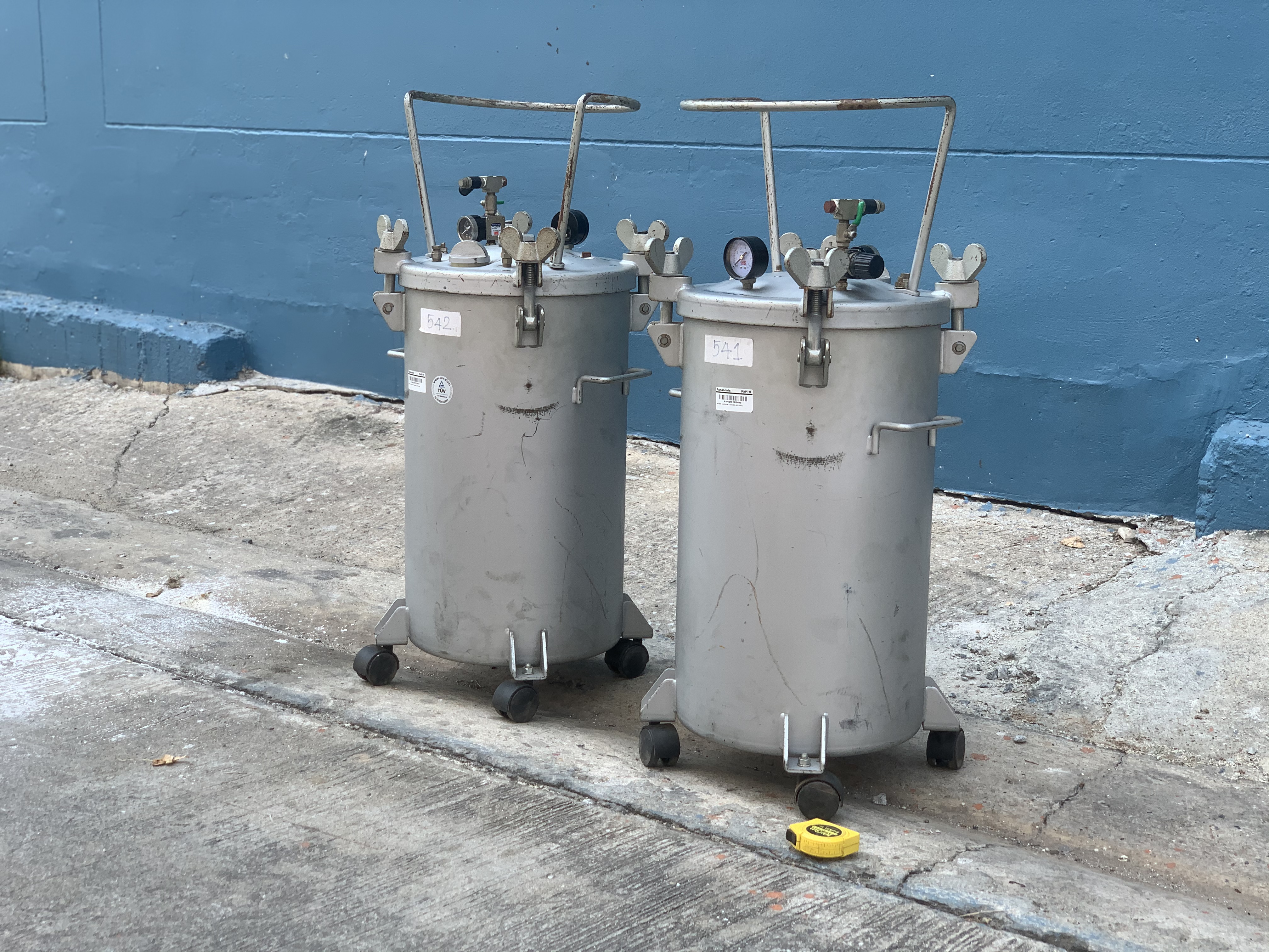 ขายถังพักแรงดันลม Made in Japan พร้อมอุปกรณ์ สภาพสวยใหม่มาก พร้อมใช้งาน มี 2ถังครับ ราคาชุดละ 5,800 บาท ขายถังพักแรงดันลม Made in Japan พร้อมอุปกรณ์ สภาพสวยใหม่มาก พร้อมใช้งาน มี 2ถังครับ ราคาชุดละ 5,800 บาท