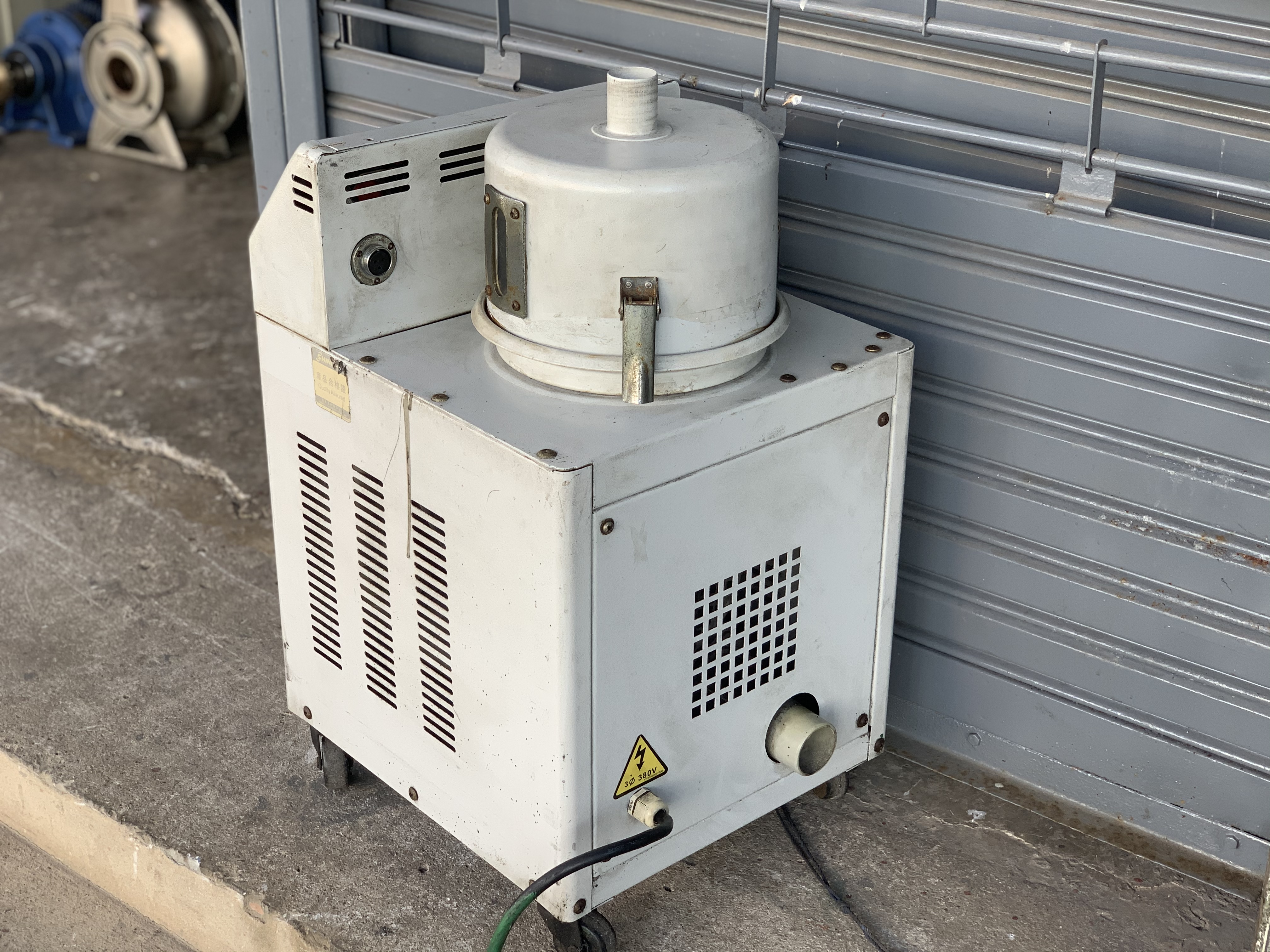 ขายเครื่อง Hopper Loader Shini ขนาดริงโบลเวอร์ 2.5HP. 380V สภาพสวย ดูดแรง อุปกรณ์ครบ พร้อมใช้งาน ใช้ในงานดูดฝุ่นผง งานพลาสติกต่างๆ ราคา 6,000 บาท