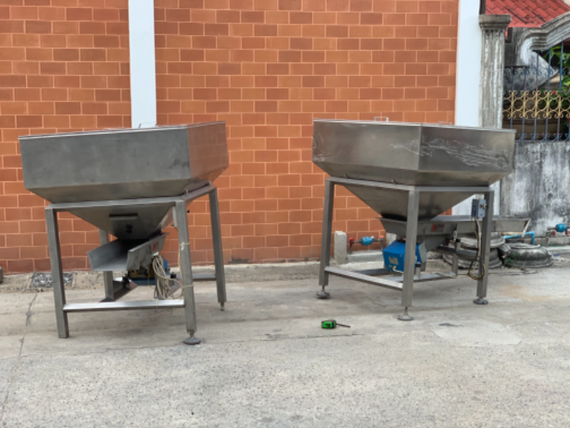 ขายชุดเครื่องสั่น-เขย่าลำเลียงวัตถุต่างๆ Rox Vibration 220V ไฟบ้าน made in Czech Republic โครงสร้างสแตนเลส 316L ปรับระดับแรงสั่นได้