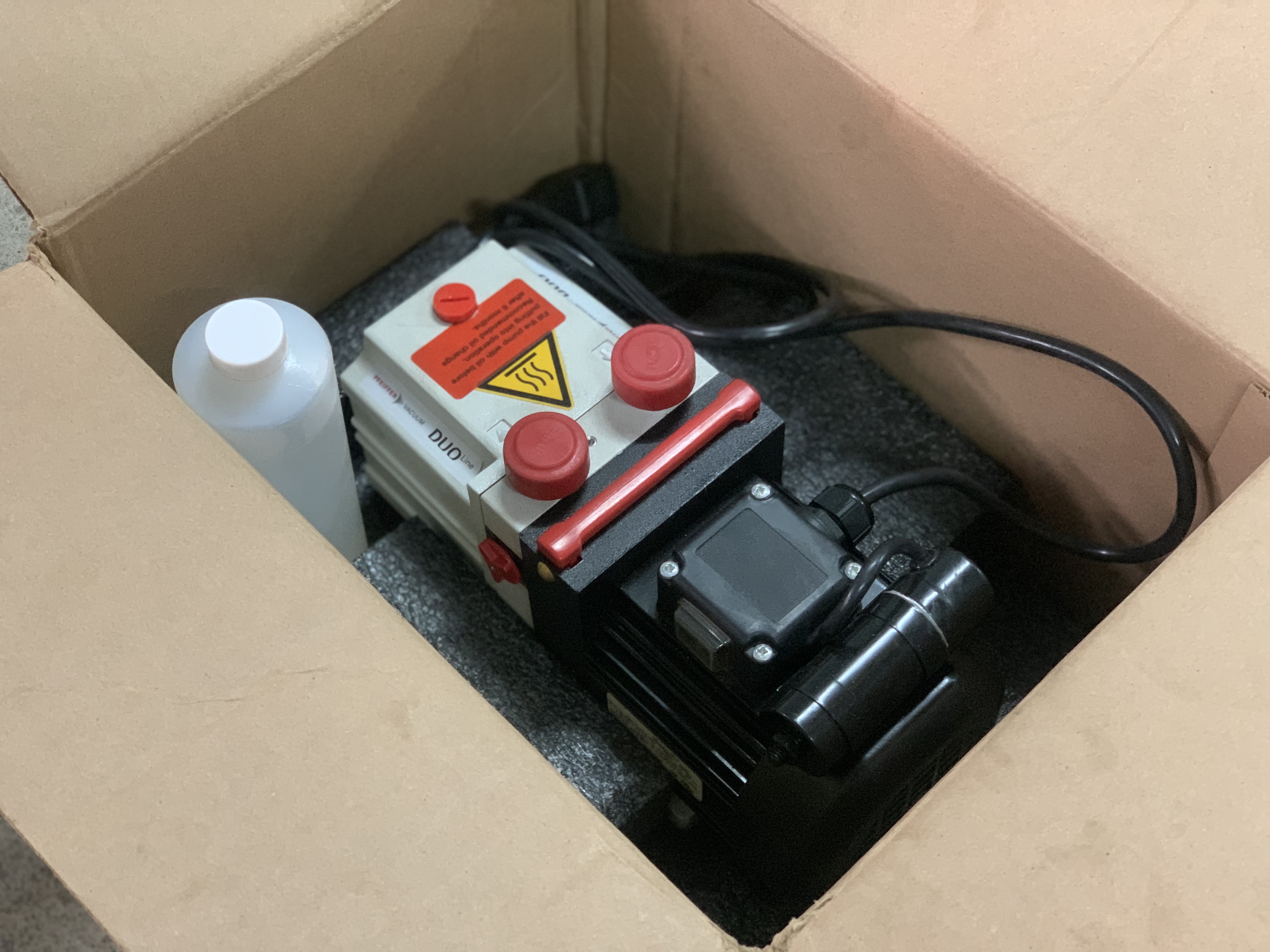 ขายปั๊มแวคคั่มสุญญากาศ Pfeiffer 0.2HP. 220V ไฟบ้าน made in Germany *** ของใหม่ในกล่องไม่เคยใช้งาน *** ราคา 7,500 บาท ขายปั๊มแวคคั่มสุญญากาศ Pfeiffer 0.2HP. 220V ไฟบ้าน made in Germany *** ของใหม่ในกล่องไม่เคยใช้งาน *** ราคา 7,500 บาท