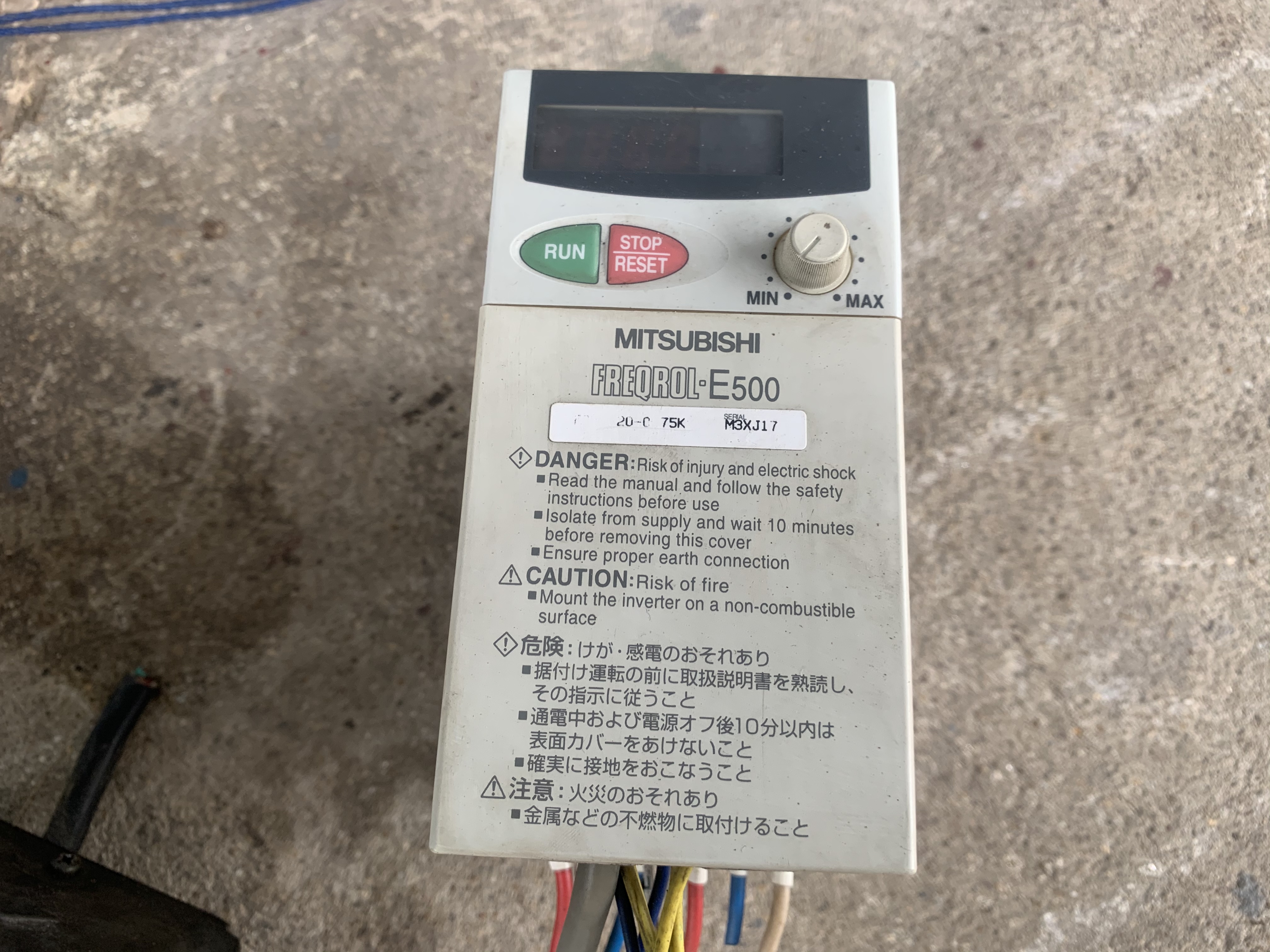 ขายมอเตอร์เกียร์ Mitsubishi 1HP. 220V 3สาย อัตราทด 1:5 เพลาออกประมาณ 290 รอบต่อนาที มาพร้อมอินเวอร์เตอร์ ใช้ไฟบ้าน 220V และปรับรอบได้ made innJapan สภาพสวยใหม่มาก หมุนนิ่ม แรงบิดเยอะ พร้อมใช้งาน
