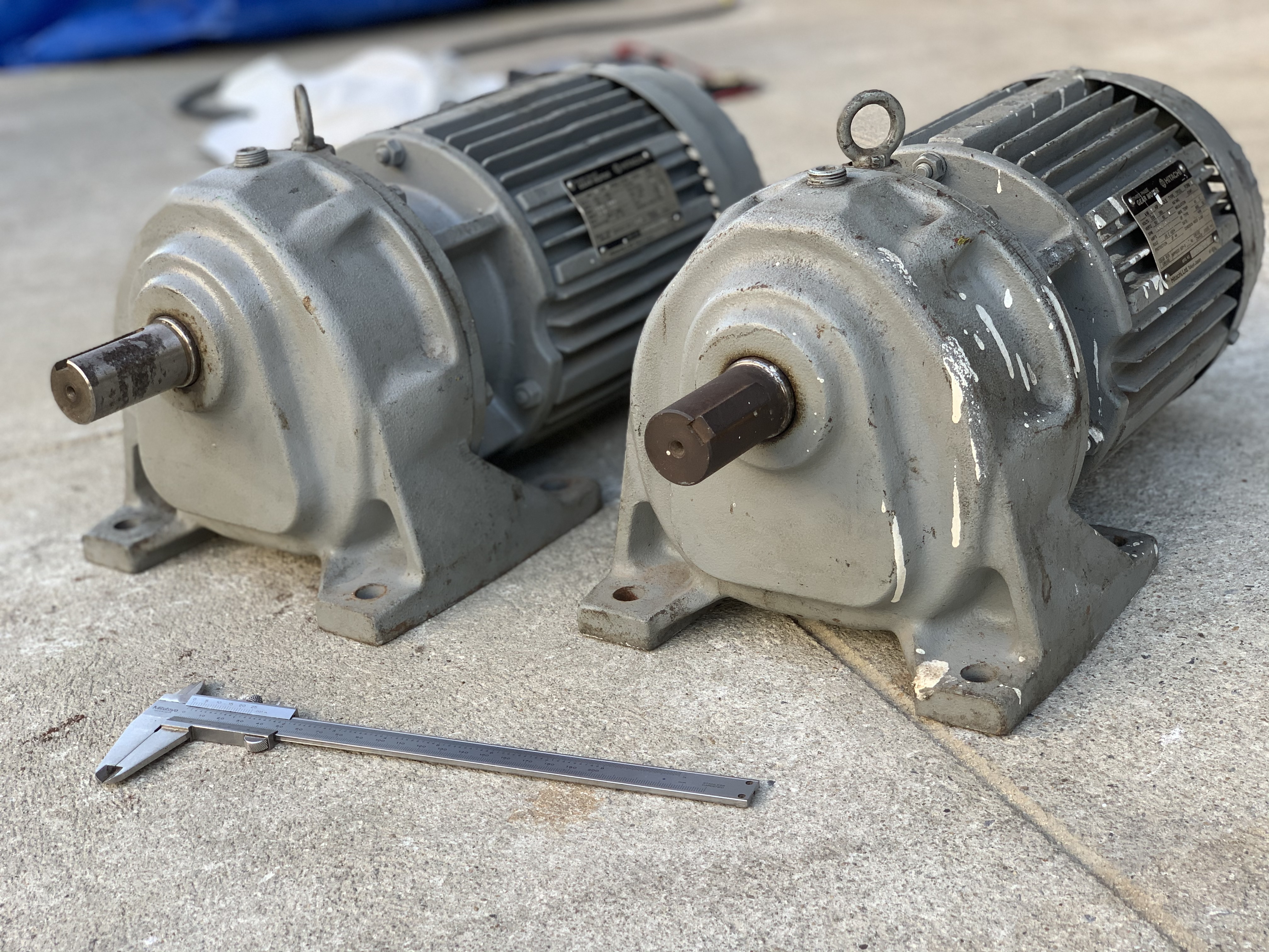 ขายมอเตอร์เกียร์ Hitachi 2HP. 220/380V made in Japan อัตราทด 1:14.5 เพลาออกประมาณ 100รอบต่อนาที *** ของใหม่เก่าเก็บไม่เคยใช้งาน *** เพลาใหญ่แรงบิดเยอะ สภาพสวย หมุนนิ่ม พร้อมใช้งาน มี 2ตัวครับ ขายมอเตอร์เกียร์ Hitachi 2HP. 220/380V made in Japan อัตราทด 1:14.5 เพลาออกประมาณ 100รอบต่อนาที *** ของใหม่เก่าเก็บไม่เคยใช้งาน *** เพลาใหญ่แรงบิดเยอะ สภาพสวย หมุนนิ่ม พร้อมใช้งาน มี 2ตัวครับ