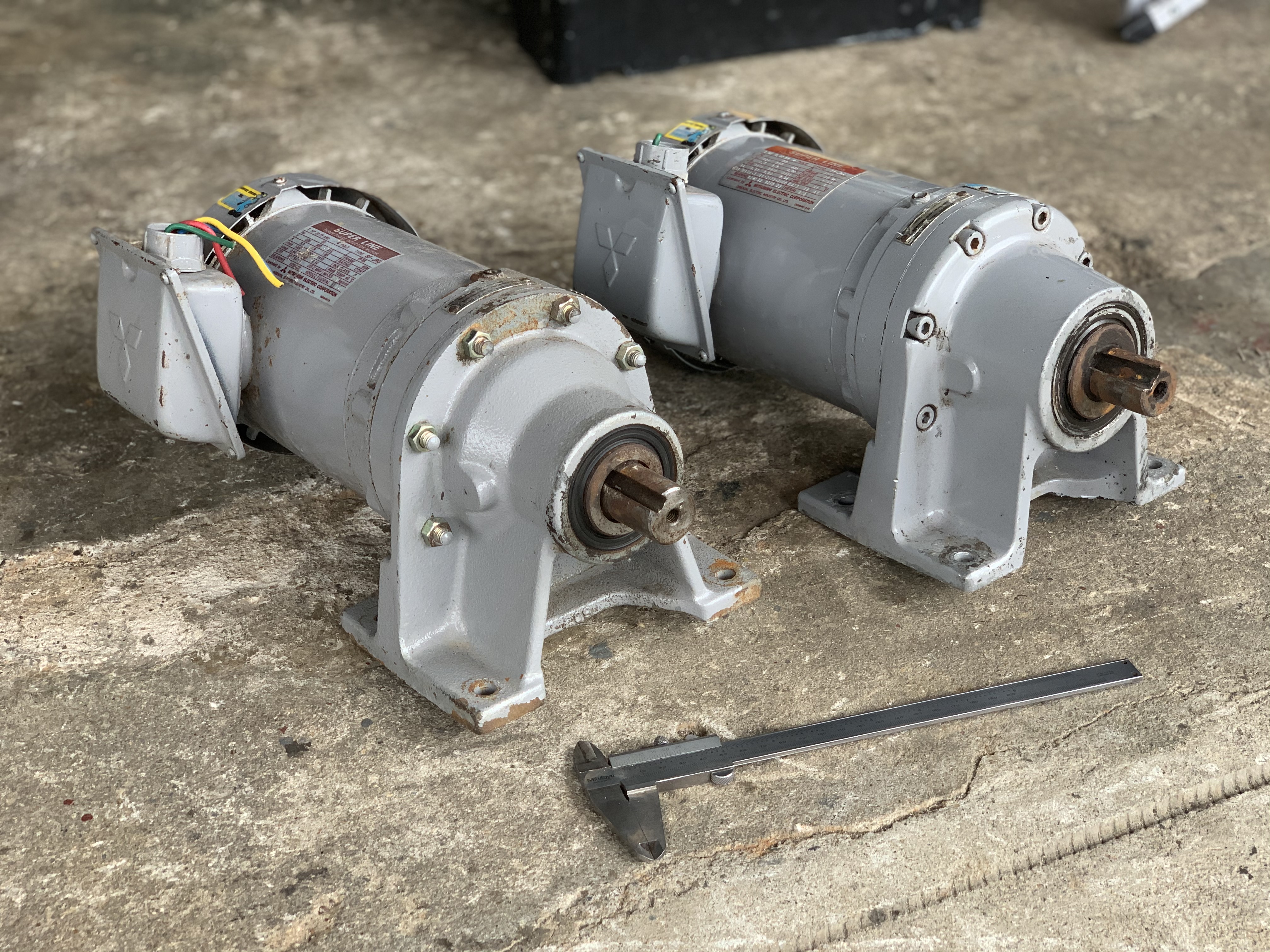 ขายมอเตอร์เกียร์ Cycrodrive Mitsubishi 1HP. 380V อัตราทด 1:15 เพลาออกประมาณ 96รอบต่อนาที สภาพสวยใหม่มาก หมุนนิ่ม แรงบิดเยอะ พร้อมใช้งาน มีมา 2ตัวครับ ราคาตัวละ 3,900 บาท