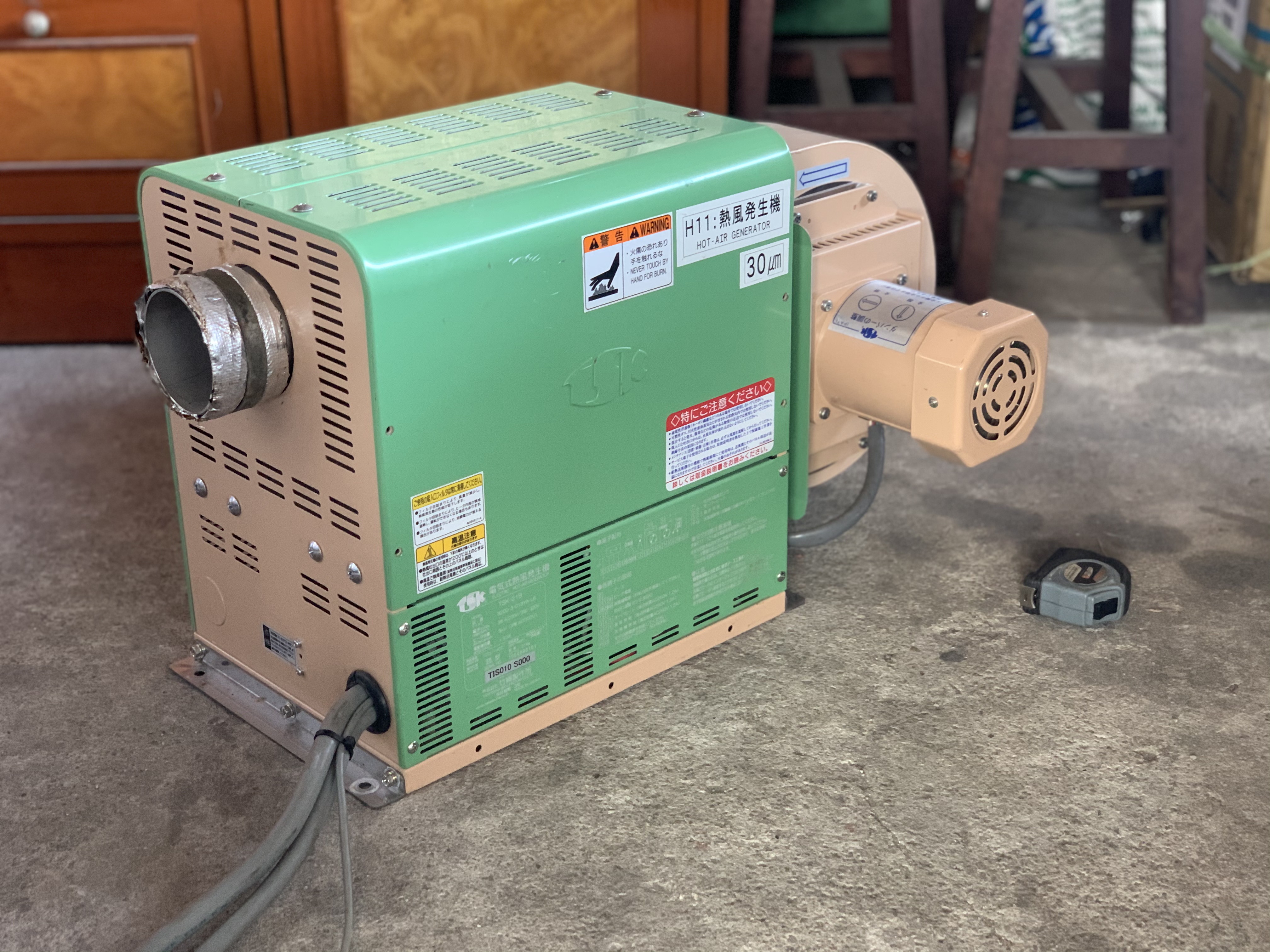 ขายชุดโบลเวอร์เป่าลมร้อน มีระบบฮีทเตอร์ในตัว Taketsuna ขนาดโบลเวอร์ 130W ฮีทเตอร์ขนาด 3Kw. ใช้ไฟ 220V 3สาย made in Japan ขนาดท่อ 3นิ้ว สภาพสวยใหม่มาก พร้อมใช้งาน ราคา 5,800 บาท