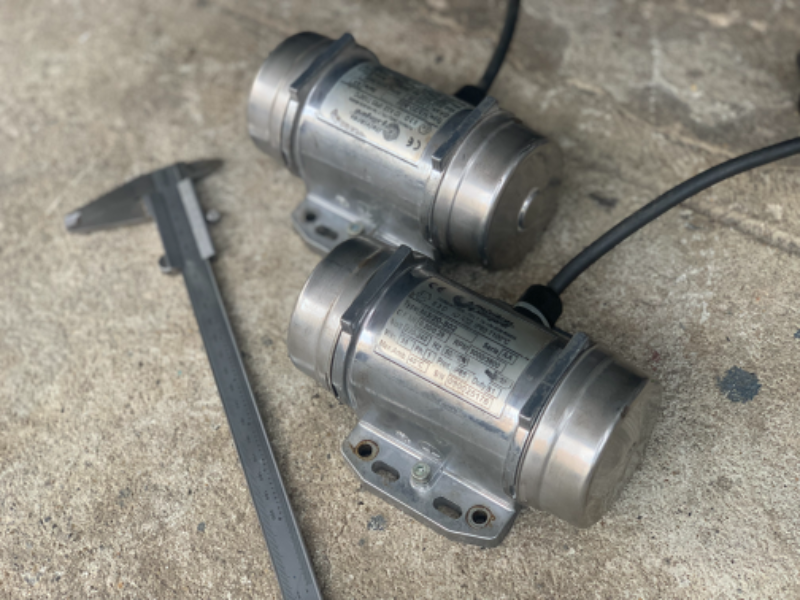 ขายมอเตอร์สั่น-เขย่า Italvibras Vibration 220V ไฟบ้าน ขนาดเล็ก โครงสร้างเป็นสแตนเลสทั้งตัว made in Italy สภาพสวยใหม่มาก พร้อมใช้งาน