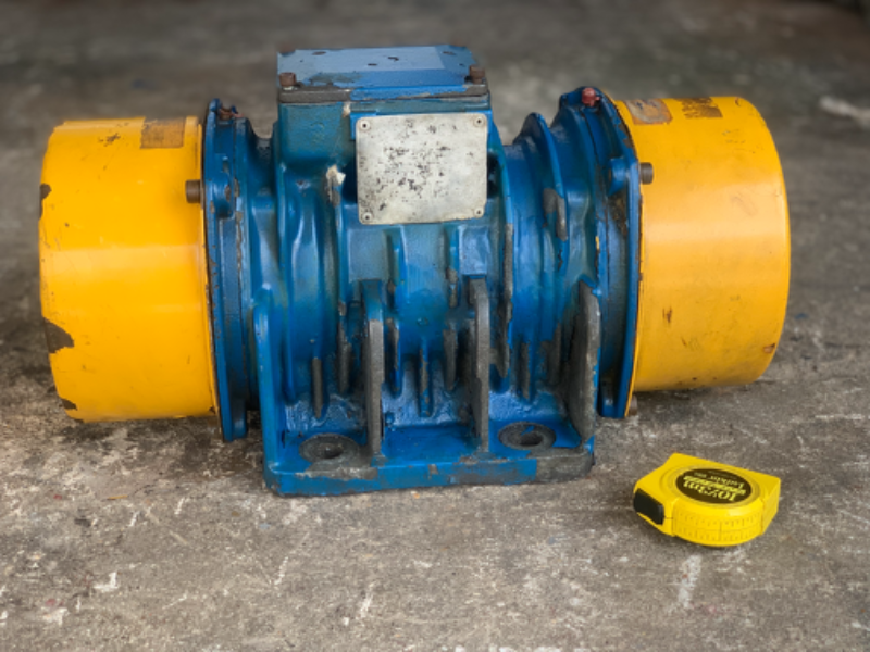 ขายมอเตอร์สั่น-เขย่า Visam 950W 380V made in Italy สภาพเดิมๆ ตัวใหญ่ สั่นแรง หมุนนิ่ม พร้อมใช้งาน