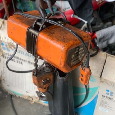 ขายรอกโซ่ไฟฟ้า Hitachi 2ton. 380V made in Japan รุ่นโซ่คู่ สภาพสวยใหม่มาก ถุงโซ่แตกนิดหน่อย พร้อมใช้งาน