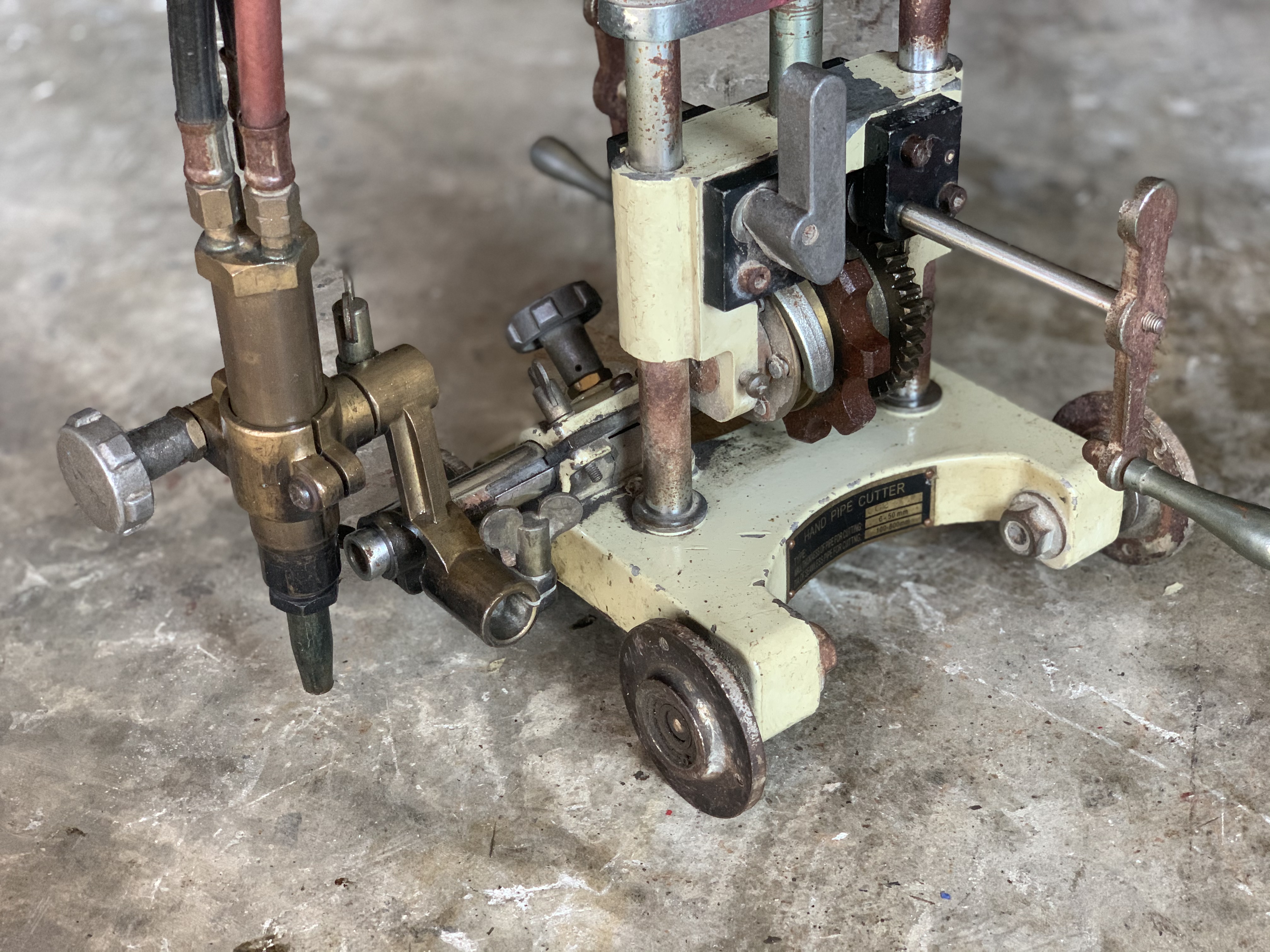 ขายเครื่องตัดท่อกลม แบบใช้แก๊ส Hand Pipe Cutter CG2 สภาพสวยเก่าเก็บ อุปกรณ์ลูกโซ่ครบ พร้อมใช้งาน ราคา 7,800 บาท