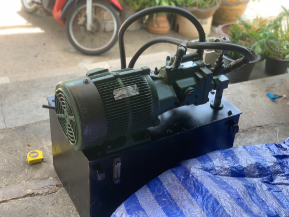 ขายชุดปั๊มน้ำมันไฮโดรลิค Daikin 5HP. 220V 3สาย (พร้อมแปลงไฟเป็น 380Vให้ครับ) made in Japan มีชุดวาล์วคอนโทรลมาให้ พร้อมใช้งาน ขายชุดปั๊มน้ำมันไฮโดรลิค Daikin 5HP. 220V 3สาย (พร้อมแปลงไฟเป็น 380Vให้ครับ) made in Japan มีชุดวาล์วคอนโทรลมาให้ พร้อมใช้งาน