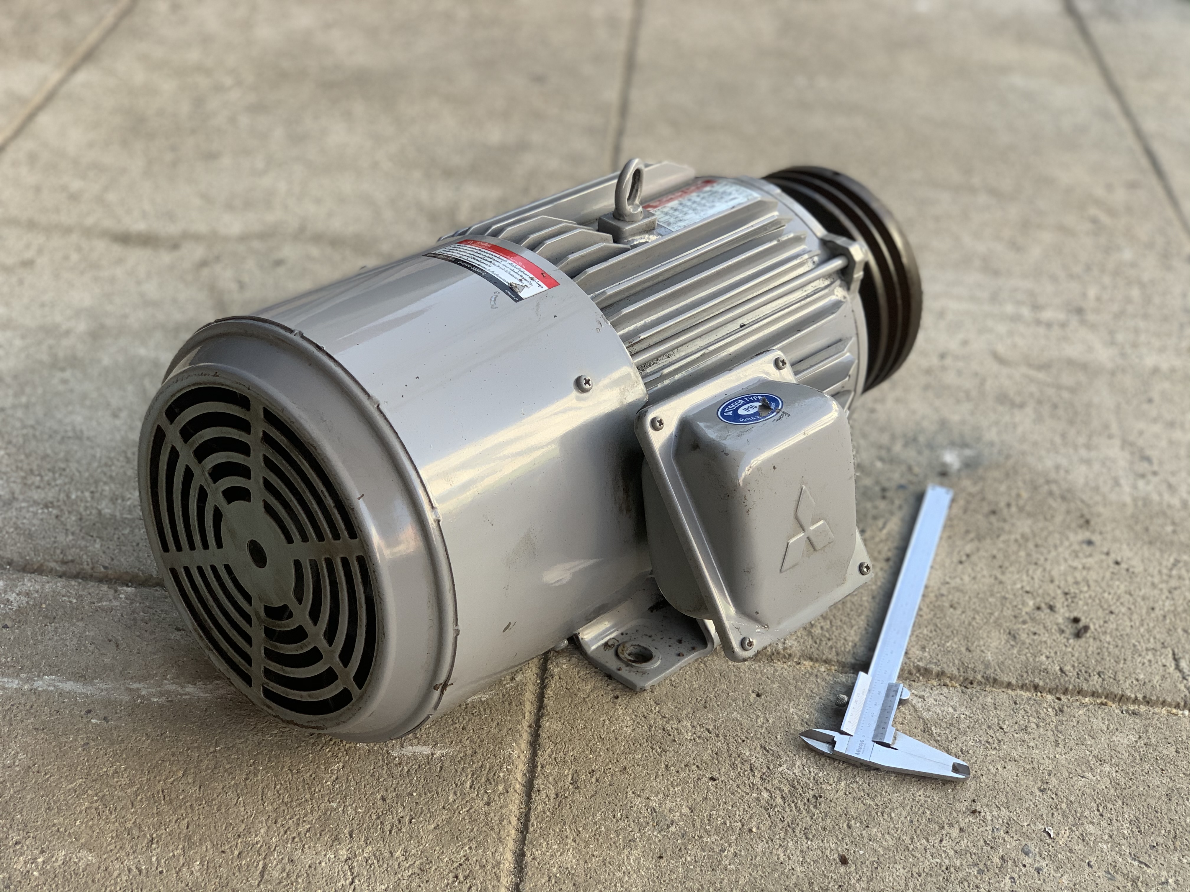 ขายมอเตอร์ไฟฟ้า Mitsubishi 3HP. 6Pole 940rpm. 220/380V รอบช้าแรงบิดเยอะ รุ่นมีระบบเบรคในตัว หายากมาก สภาพสวยใหม่มาก หมุนนิ่ม พร้อมใช้งาน ขายมอเตอร์ไฟฟ้า Mitsubishi 3HP. 6Pole 940rpm. 220/380V รอบช้าแรงบิดเยอะ รุ่นมีระบบเบรคในตัว หายากมาก สภาพสวยใหม่มาก หมุนนิ่ม พร้อมใช้งาน