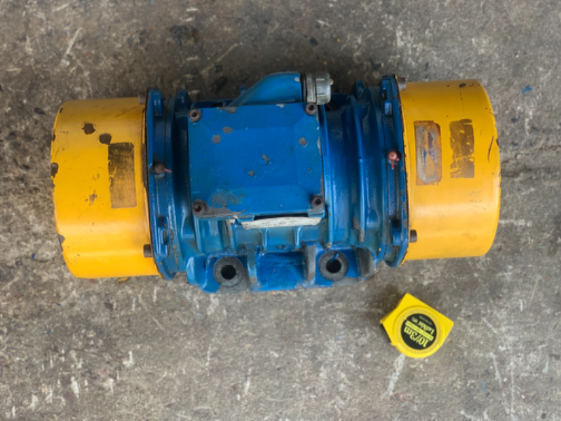 ขายมอเตอร์สั่น-เขย่า Visam 950W 380V made in Italy สภาพเดิมๆ ตัวใหญ่ สั่นแรง หมุนนิ่ม พร้อมใช้งาน ขายมอเตอร์สั่น-เขย่า Visam 950W 380V made in Italy สภาพเดิมๆ ตัวใหญ่ สั่นแรง หมุนนิ่ม พร้อมใช้งาน