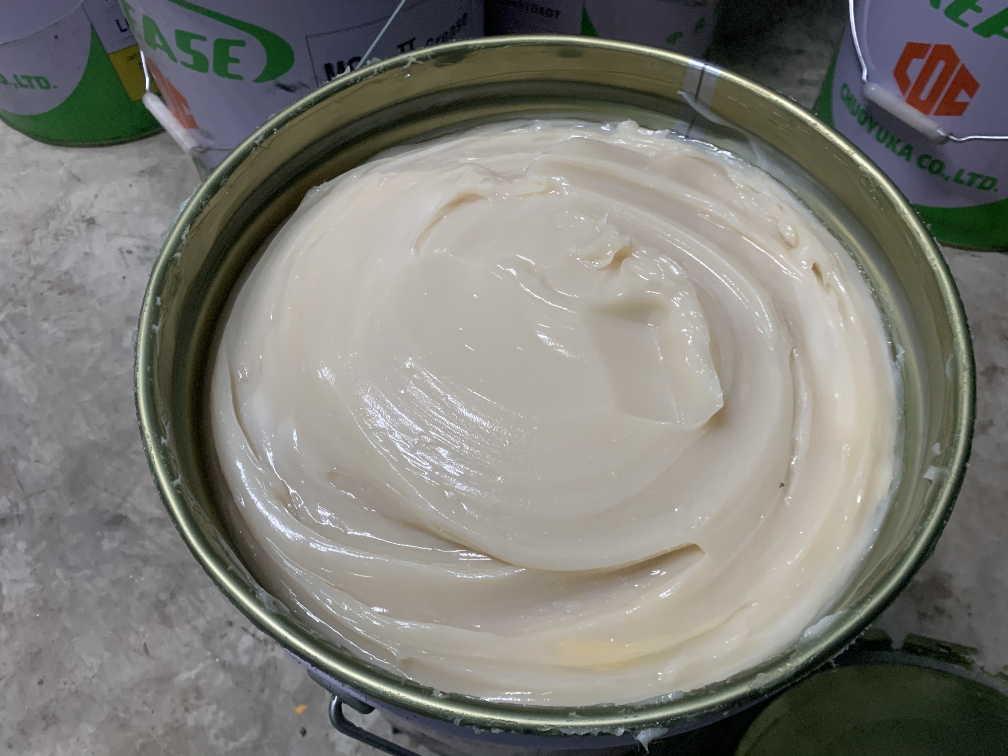 ขายจารบีเกรดคุณภาพสูง Chuoyuka made in Japan รุ่น MS2 เนื้อขาว ใช้ในงานอุตสาหกรรมประกอบรถยนต์ ของใหม่ มีมาไม่กี่ถังครับ ราคาถังละ 1,800 บาท