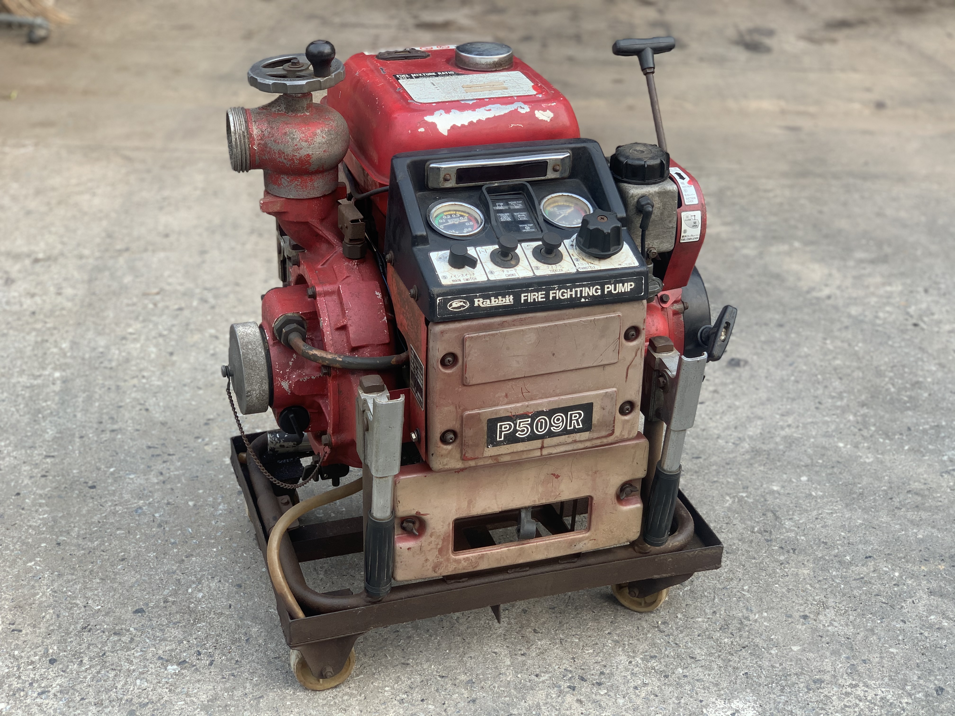 ขายชุดเครื่องสูบน้ำดับเพลิง แบบเคลื่อนย้าย Rabbit P509R ขนาด 2สูบ 55แรงม้า made in Japan สภาพสวยเดิมๆ เครื่องสตาร์ทติด พร้อมใช้งาน มีล้อเลื่อนและแขนจับเคลื่อนย้ายสะดวก