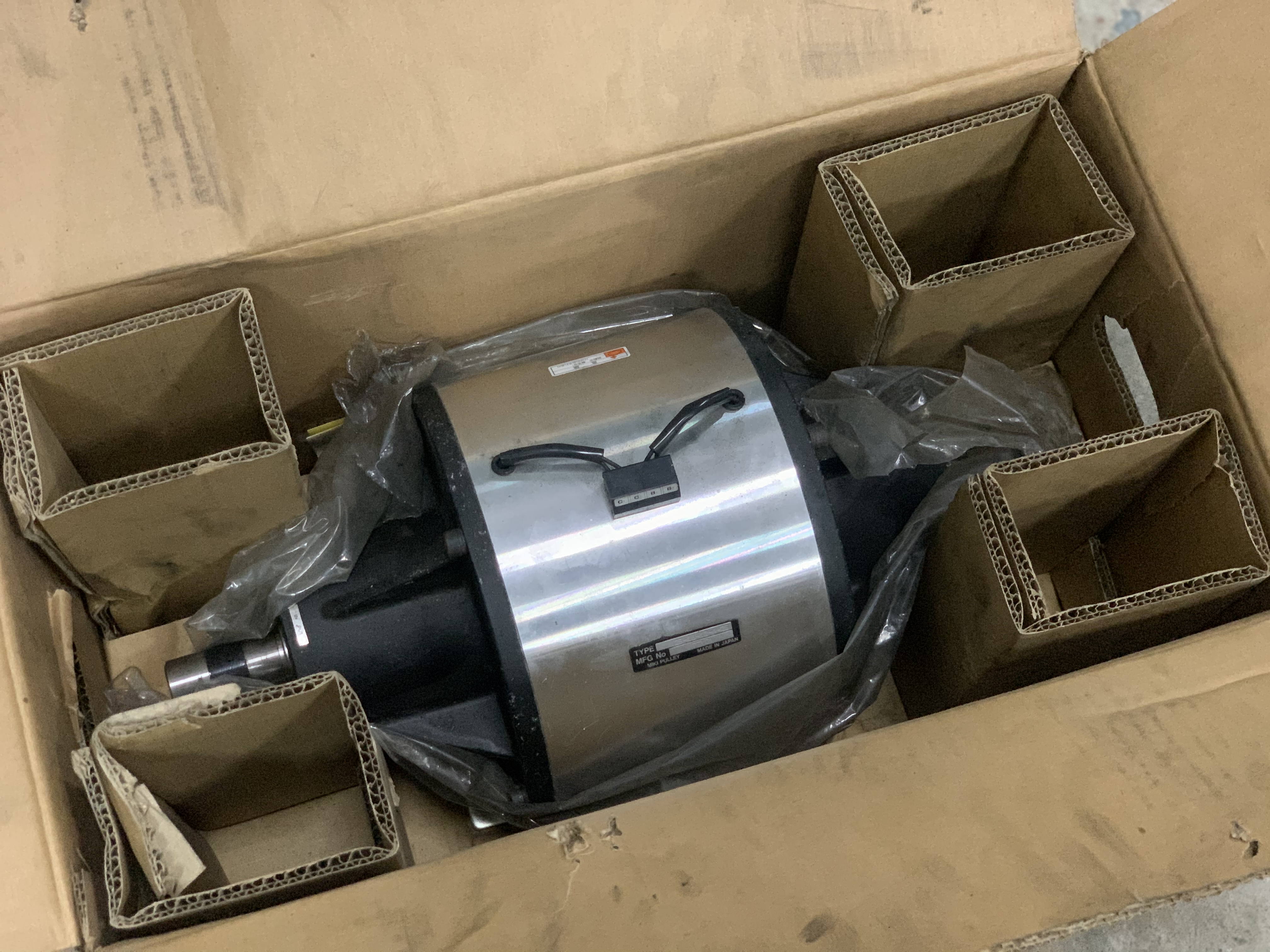 ขายชุดหัวคลัช Miki pulley 24Vdc ของใหม่ในกล่อง เป็นระบบคลัชคู่ ใช้ในงานเบรค งานคลัชต่างๆ ดัดแปลงกับงานได้หลายรูปแบบ ขายชุดหัวคลัช Miki pulley 24Vdc ของใหม่ในกล่อง เป็นระบบคลัชคู่ ใช้ในงานเบรค งานคลัชต่างๆ ดัดแปลงกับงานได้หลายรูปแบบ