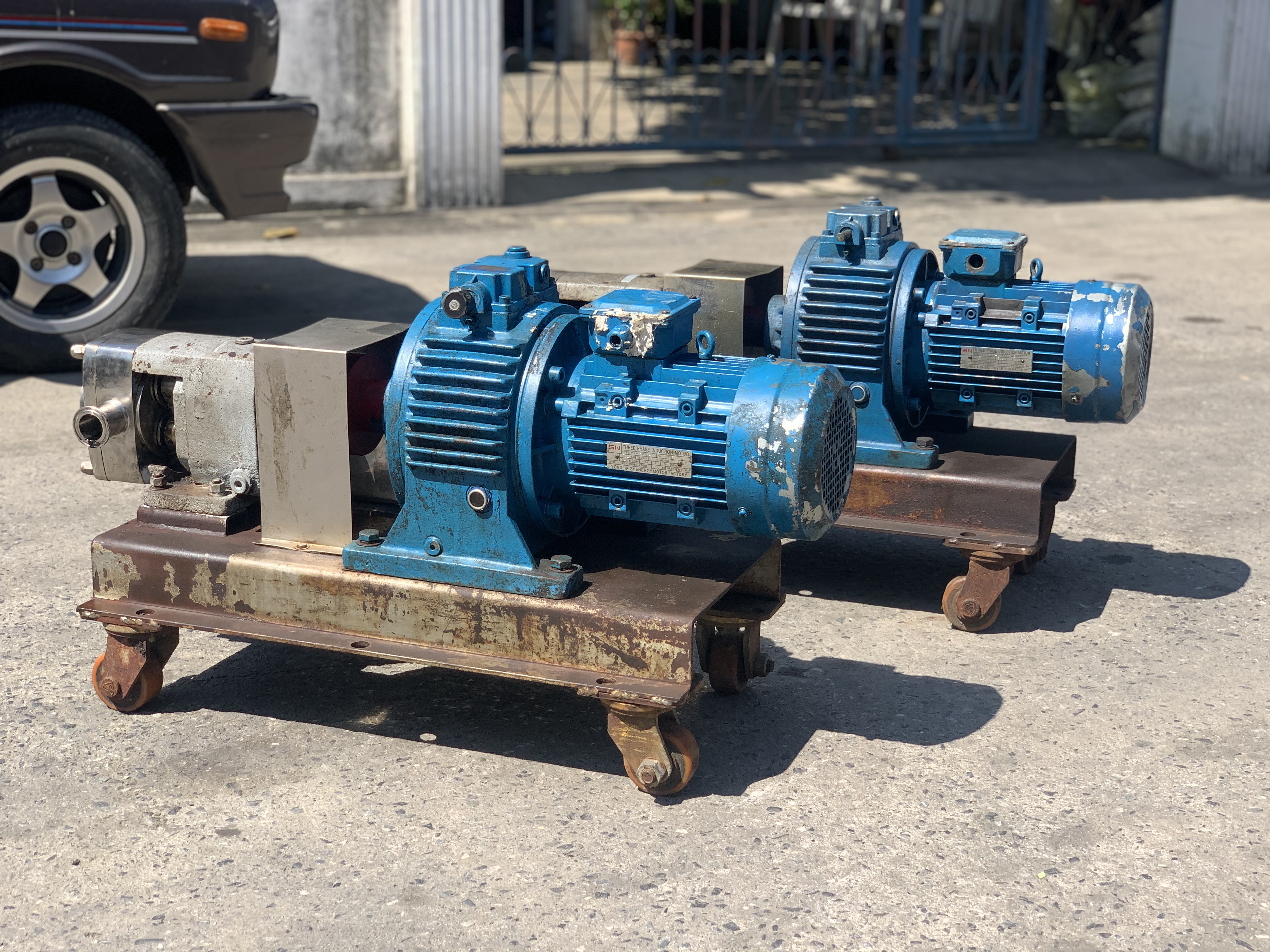 ขายหัวปั๊มดูดของเหนียวสแตนเลส พร้อมชุดแท่นมอเตอร์เกียร์ 3HP. 380V สภาพดีเดิมๆ ใช้ในงานผลิตอาหาร ดูดของเหนียว ของหนืด ดูดสารเคมีต่างๆ สภาพสวย หมุนนิ่ม พร้อมใช้งาน มี 2ชุดครับ