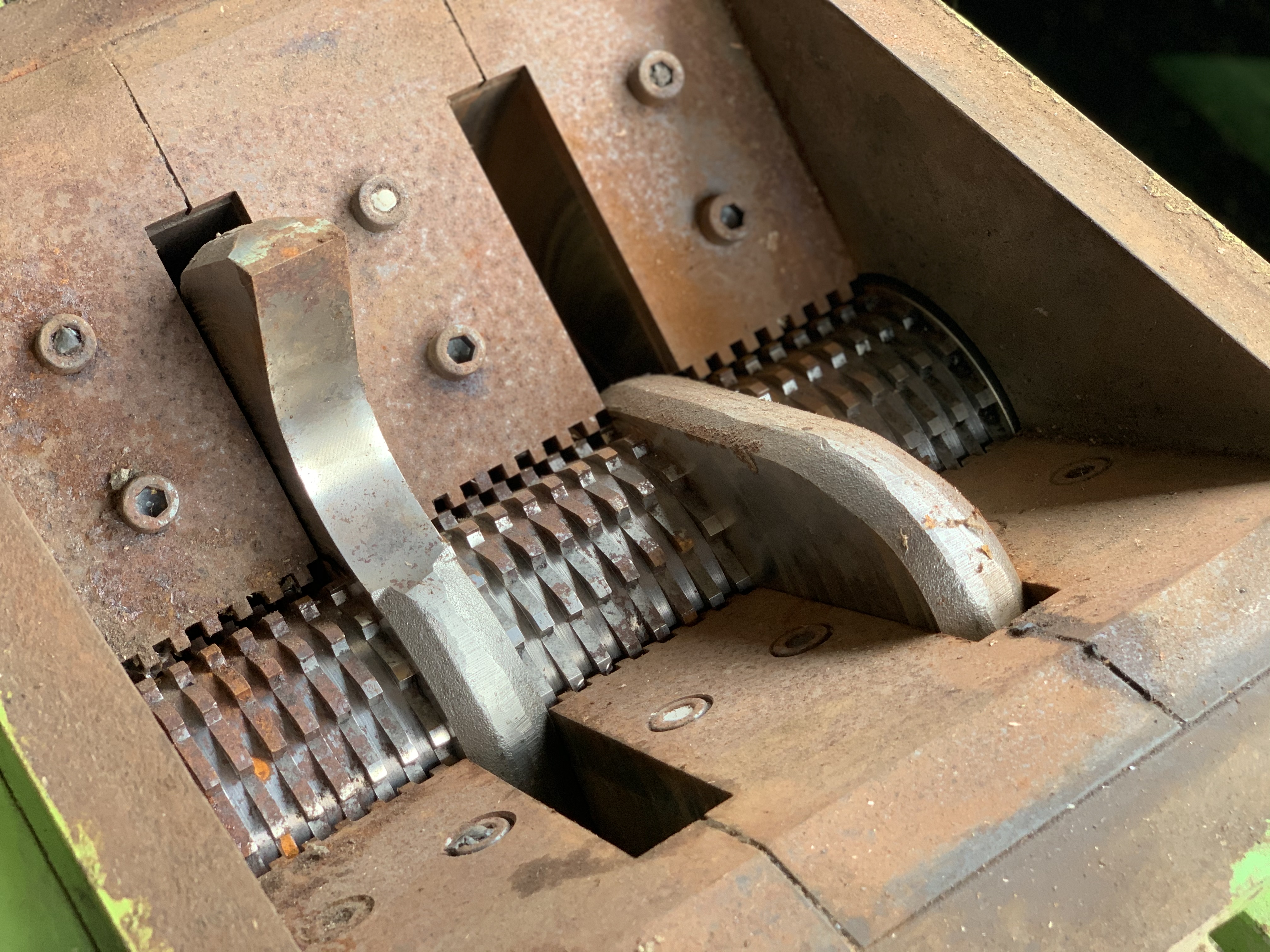 ขายเครื่องบด-โม่ อเนกประสงค์ Nissui Kako พร้อมมอเตอร์เกียร์ SEW ขนาด 2HP. 380V made in Japan สภาพสวยใหม่มาก จอดเก่า อุปกรณ์ครบ ใบสวย พร้อมใช้งาน