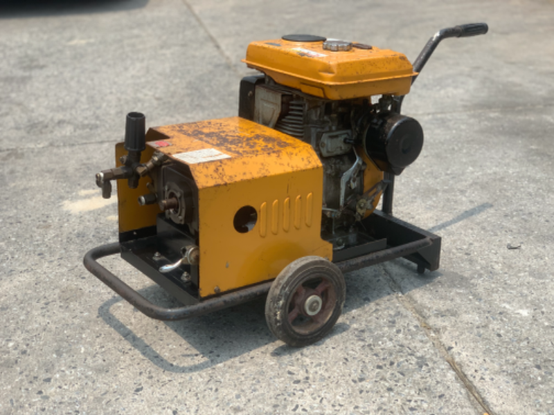 ขายชุดเครื่องปั๊มอัคฉีดแรงดันสูง Kyowa Cleaner 150Bar เครื่อง Robin EH30 made in Japan สภาพสวยเดิมๆ มาพร้อมรถเคลื่อนย้ายสะดวก พร้อมใช้งาน