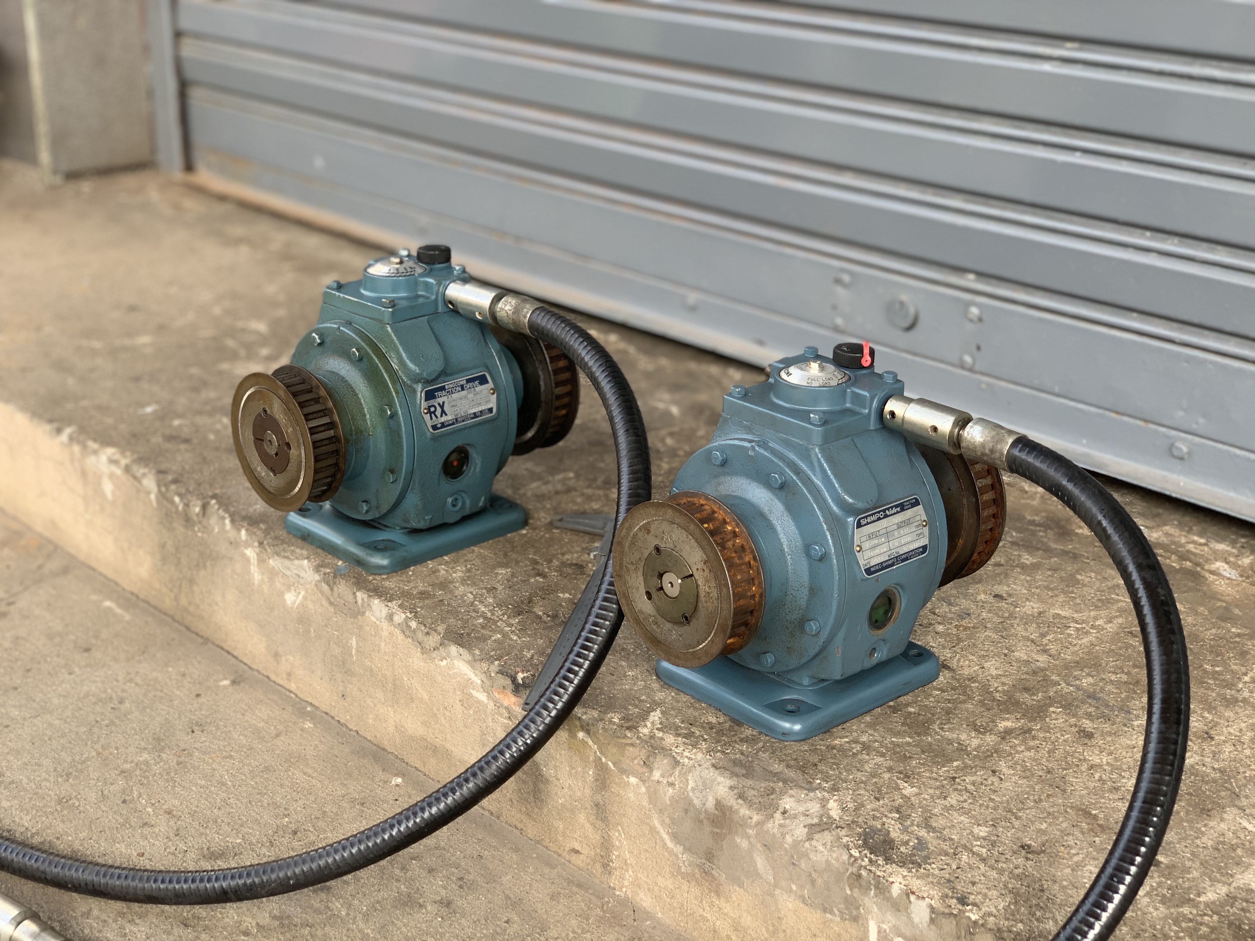 ขายหัวเกียร์ปรับรอบ Shimpo Traction drive RX-200B ** หายากมากๆครับ ** made in Japan สภาพสวยใหม่มาก พร้อมใช้งาน ดัดแปลงใช้งานได้หลายรูปแบบ มี 2ตัวครับ