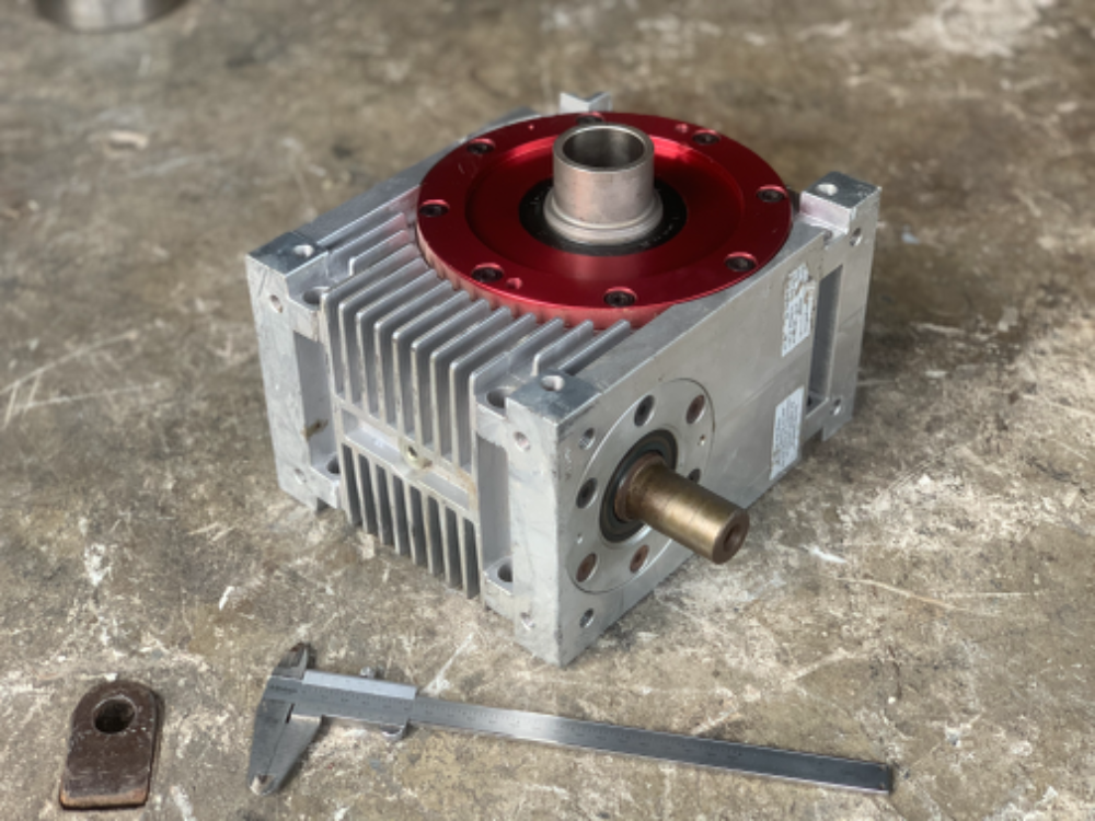 ขายหัวเกียร์ทดรอบ Gudel Gearbox อัตราทด 1:47 made in Switzerland หมุนนิ่ม ตัวใหญ่แรงบิดเยอะ โครงสร้างเป็นอลูมิเนียมอย่างดี ขายหัวเกียร์ทดรอบ Gudel Gearbox อัตราทด 1:47 made in Switzerland หมุนนิ่ม ตัวใหญ่แรงบิดเยอะ โครงสร้างเป็นอลูมิเนียมอย่างดี