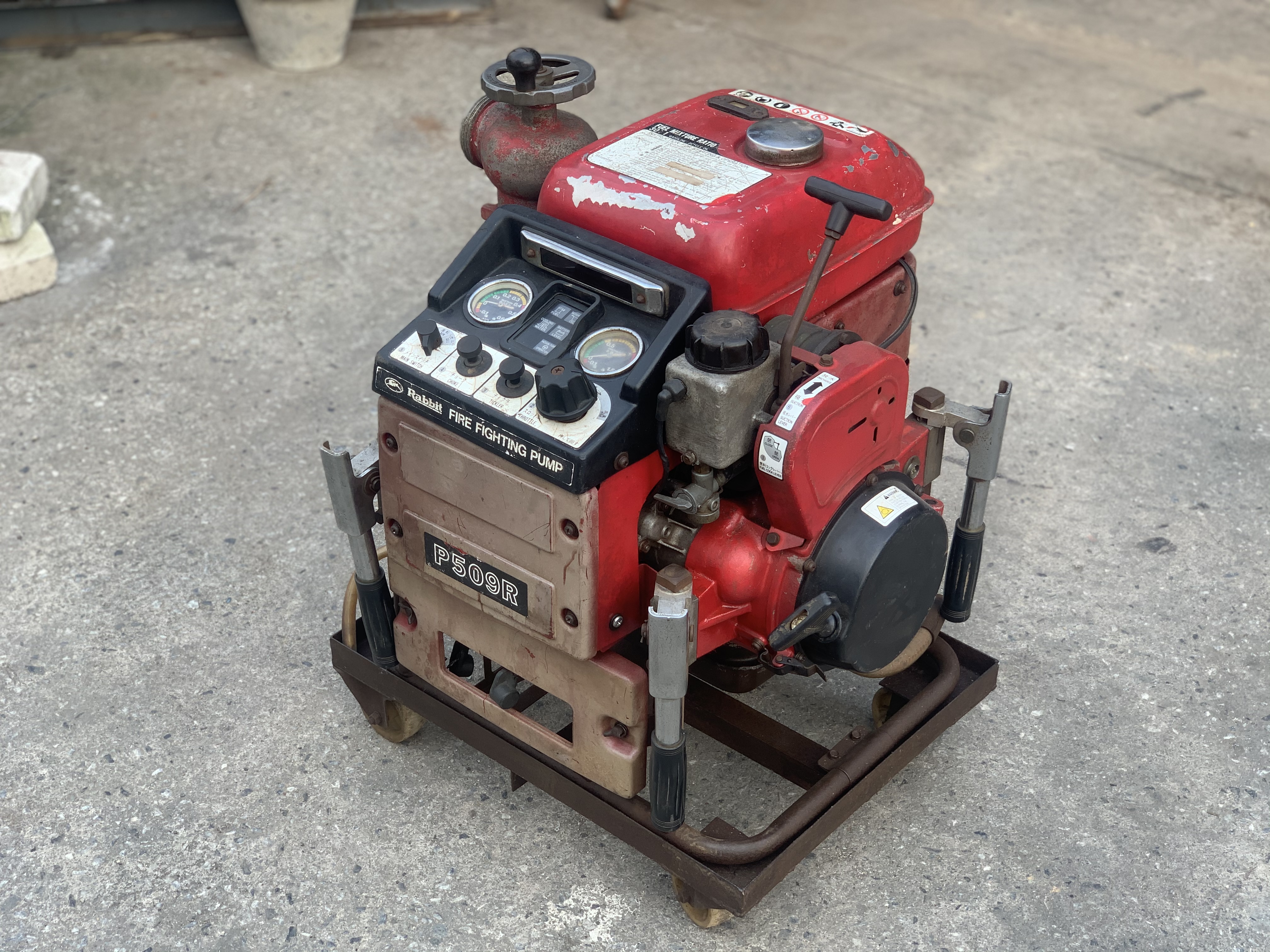 ขายชุดเครื่องสูบน้ำดับเพลิง แบบเคลื่อนย้าย Rabbit P509R ขนาด 2สูบ 55แรงม้า made in Japan สภาพสวยเดิมๆ เครื่องสตาร์ทติด พร้อมใช้งาน มีล้อเลื่อนและแขนจับเคลื่อนย้ายสะดวก