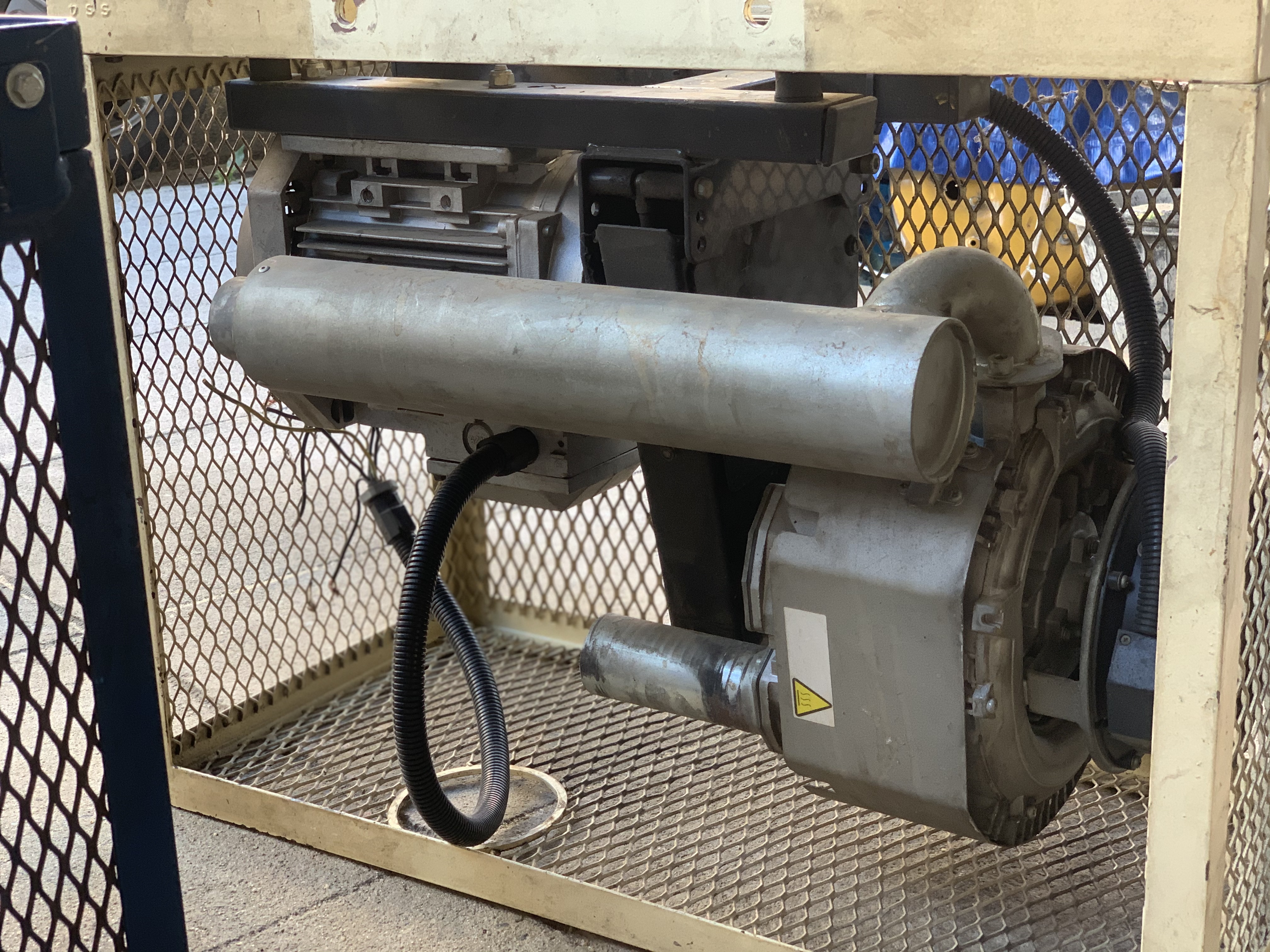 ขายริงโบลเวอร์ดูด-เป่าอากาศ Tawi SA350/2 ขนาด 4HP. 380V made in Sweden ขนาดท่อ 2นิ้ว ความเร็บรอบที่ 5750รอบต่อนาที รอบจัดมากครับ สภาพสวยใหม่มาก ขายริงโบลเวอร์ดูด-เป่าอากาศ Tawi SA350/2 ขนาด 4HP. 380V made in Sweden ขนาดท่อ 2นิ้ว ความเร็บรอบที่ 5750รอบต่อนาที รอบจัดมากครับ สภาพสวยใหม่มาก